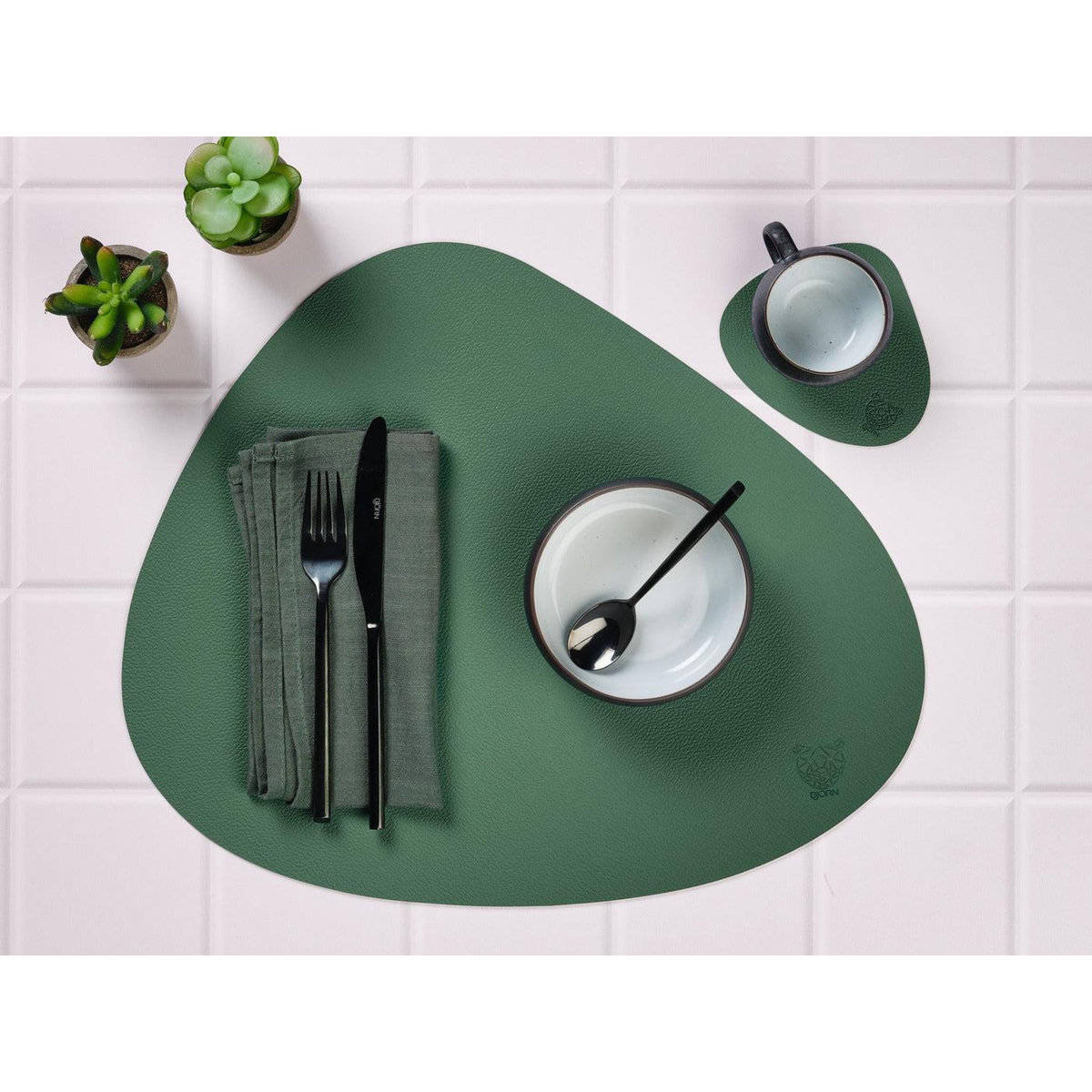 BJORN Sous-verre curve réversible - 6 pièces - Cuir recyclé jaune moutarde et vert sapin