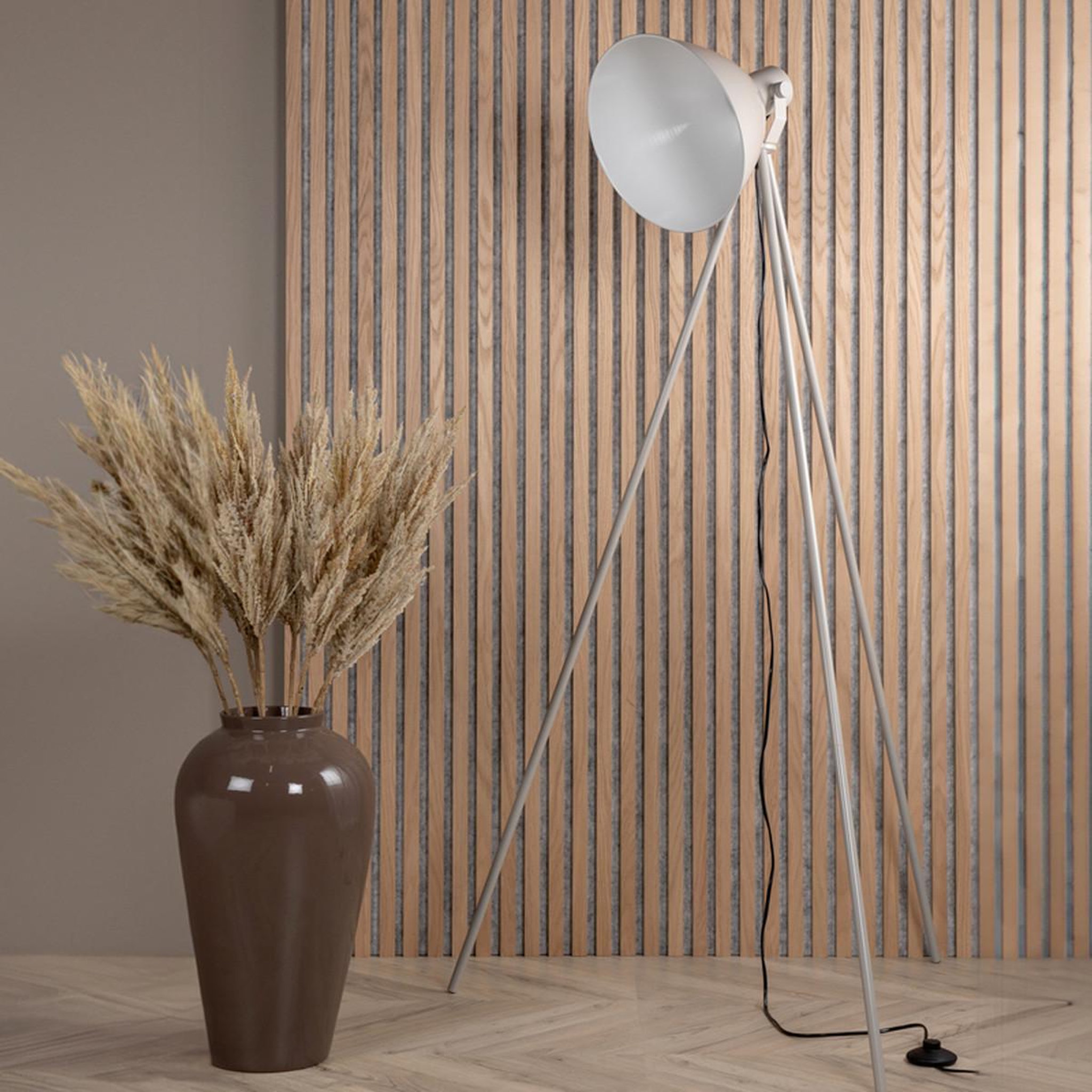 Voir la diapositive 6 : Paris Prix Lampadaire trépied  tiv  140cm beige
