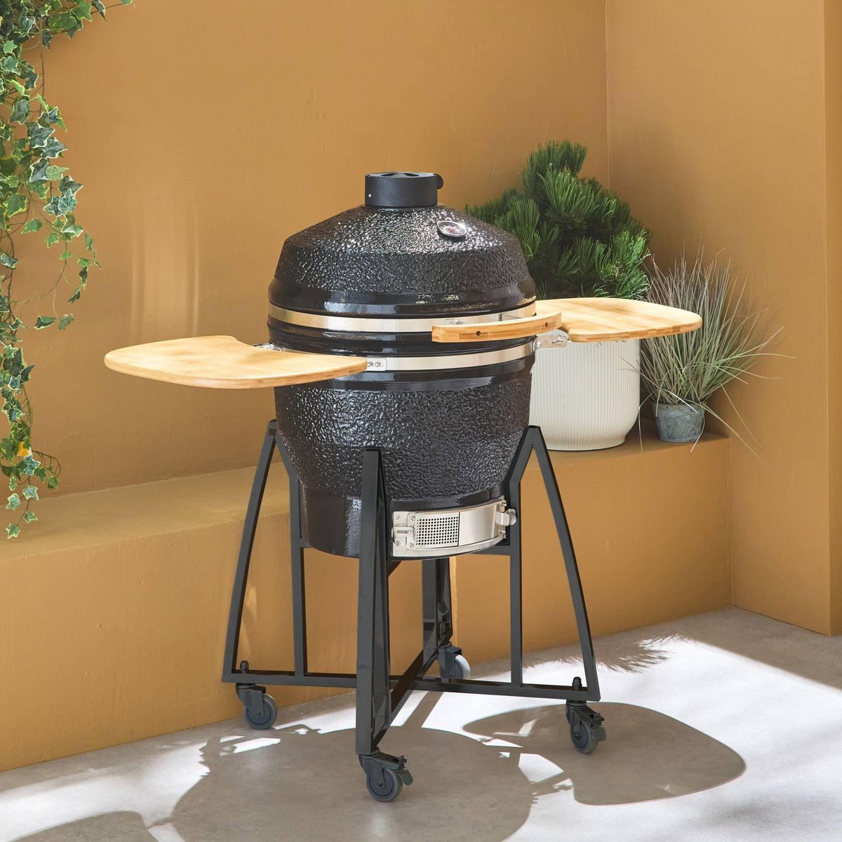 SWEEEK Barbecue charbon en céramique. Kamado Ø 57cm. avec chariot. garde au chaud. récupérateur de cendre et housse. tablettes rétractables