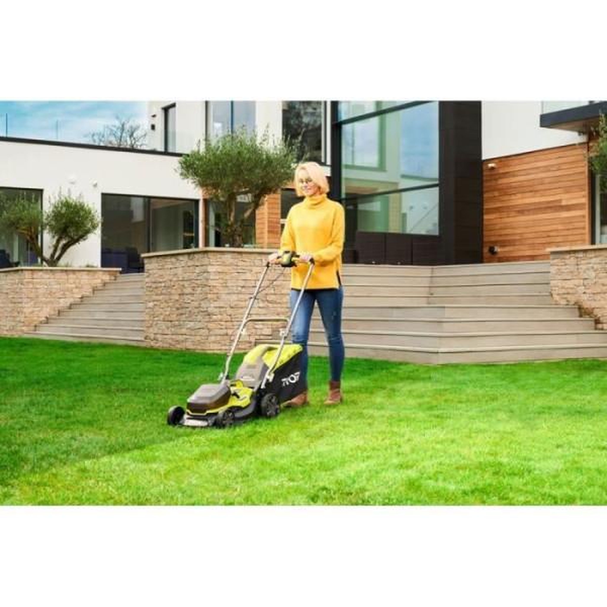 Voir la diapositive 6 : Ryobi Tondeuse a Gazon RYOBI -   poussée HYBRIDE 36V (alimentation par 2 batteries ONE+™) - coupe 37 cm + 2 batteries 5 Ah & charg. - RY18LMH