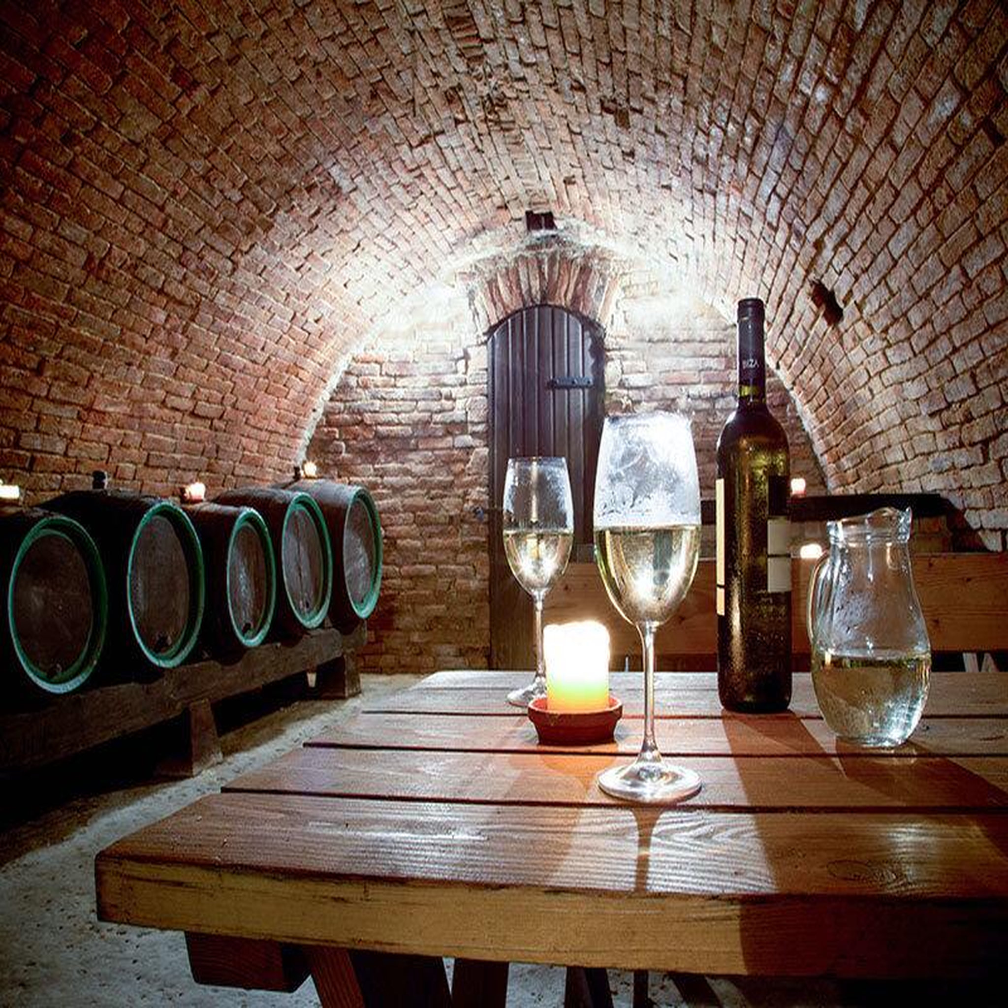 Voir la diapositive 3 : Smartbox Découvertes œnologiques pour 2 : cours, dégustations ou visites de vignobles - Coffret Cadeau Gastronomie