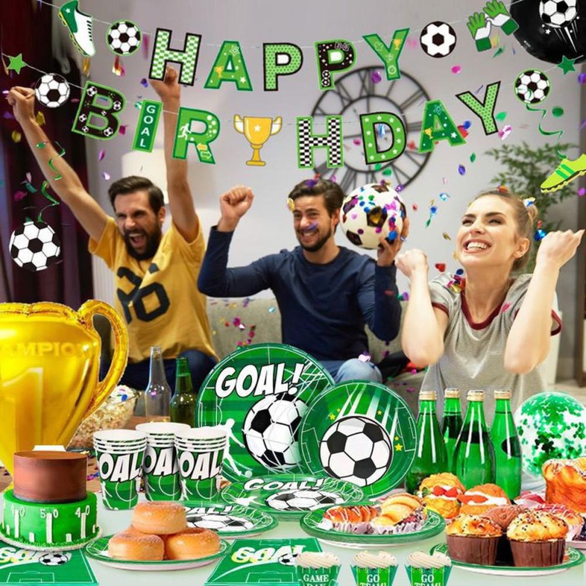 Voir la diapositive 2 : Kit vaisselle et décoration anniversaire football INBOXXARTY avec banderole, nappe, assiettes, couverts, ballons, sifflet et accessoires