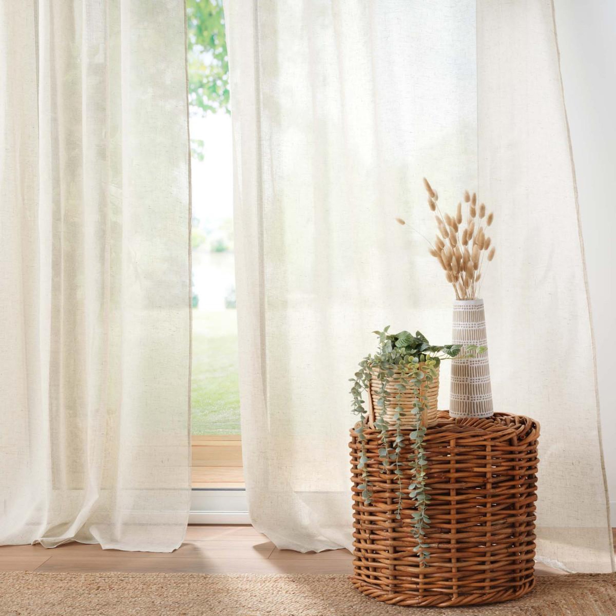 Voir la diapositive 3 : Douceur d'Intérieur Rideau voilage à œillets  aline  140x240cm beige