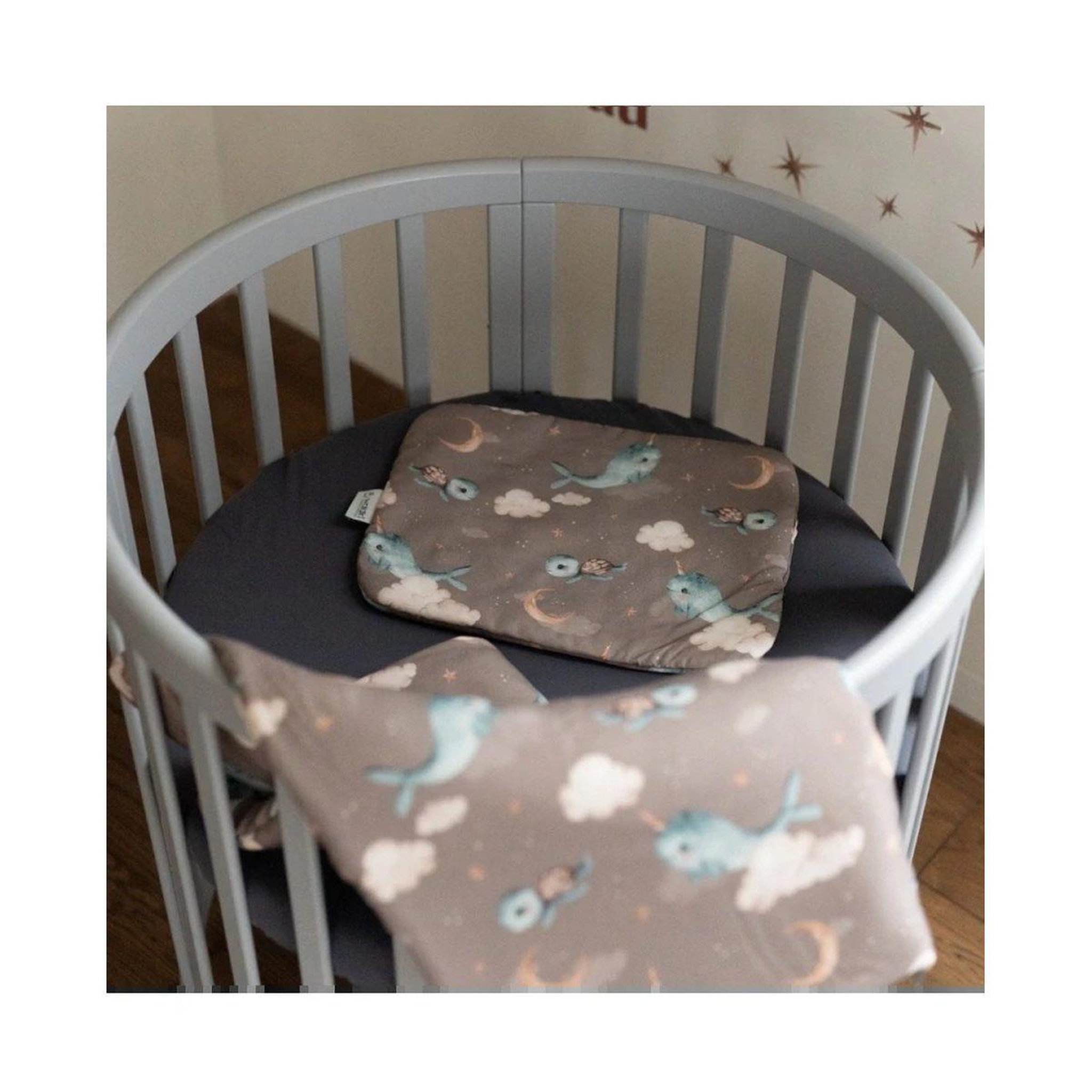 Voir la diapositive 4 : WALDIN Oreiller bébé 40 × 30 cm - motif baleine, brun
