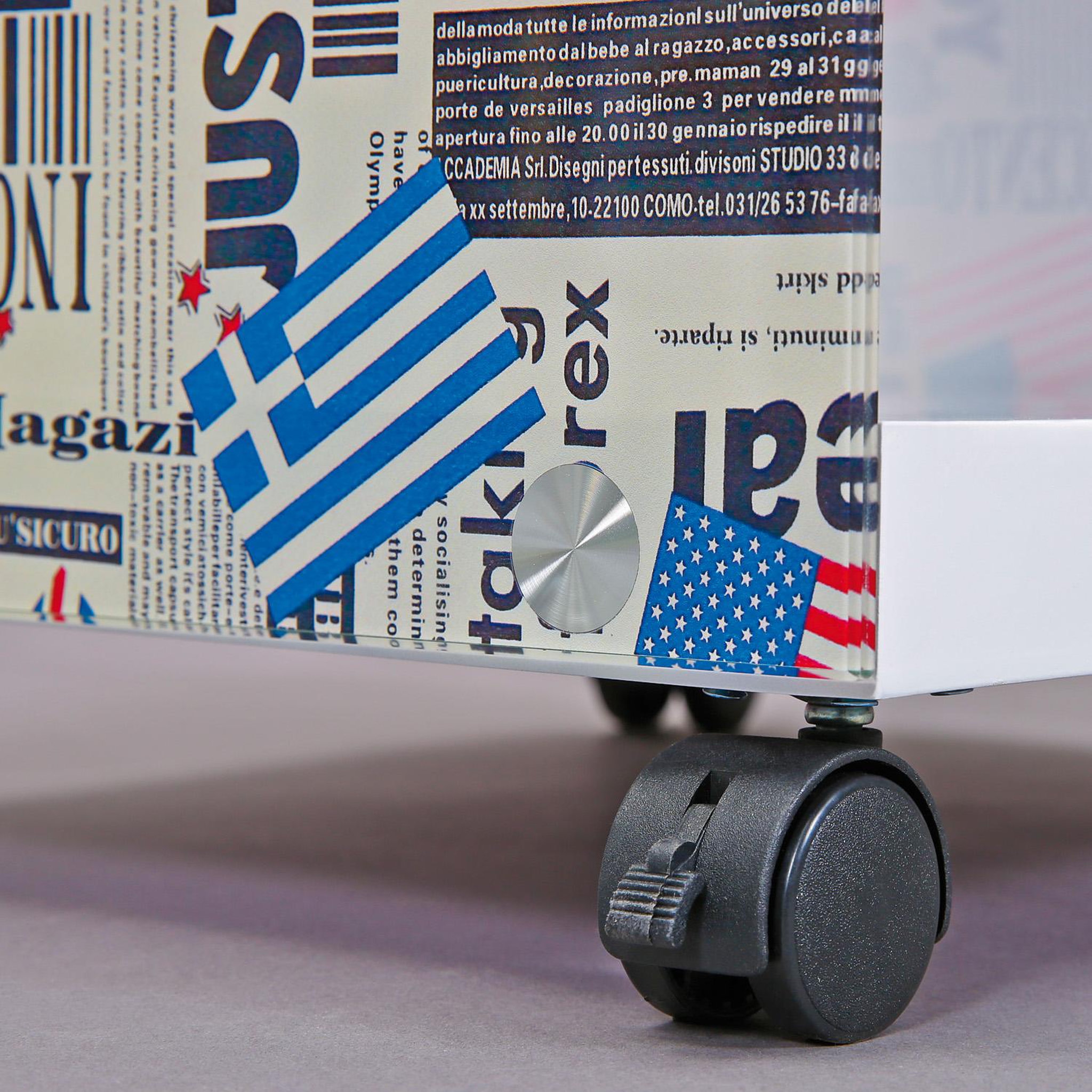 Voir la diapositive 5 : INTERLINK Table d'appoint FLAGCUBE