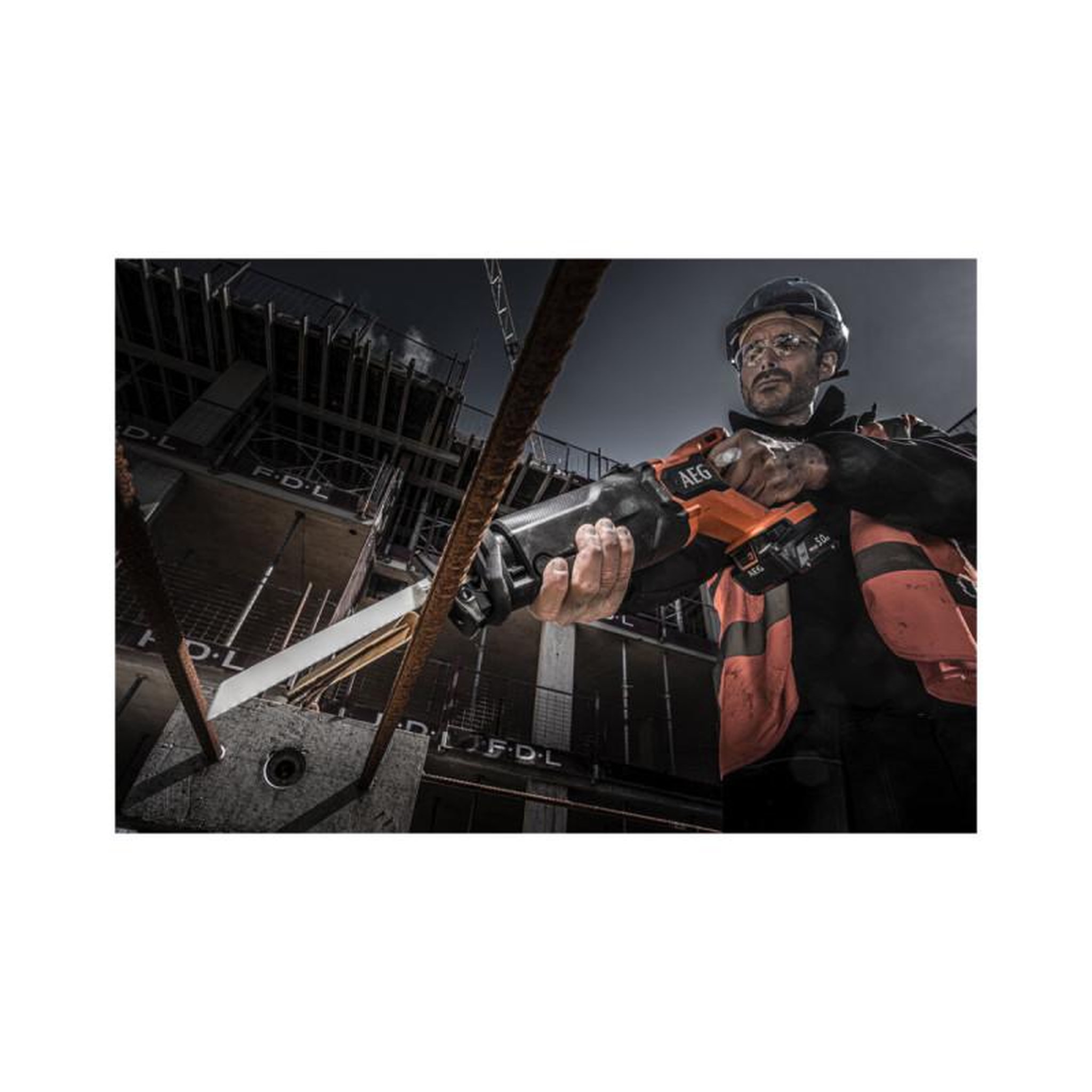 Voir la diapositive 2 : AEG Pack AEG Scie sabre - BUS18BL2-0 - 18V Brushless - 1 batterie 2.0Ah - 1 chargeur - SETL1820S