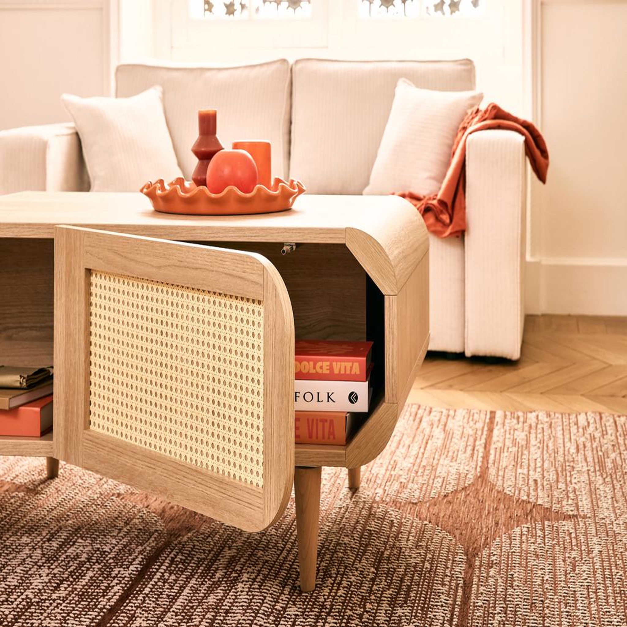 Voir la diapositive 2 : BEST MOBILIER Mathilde - table basse - effet bois et cannage - 1 niche - 100 cm