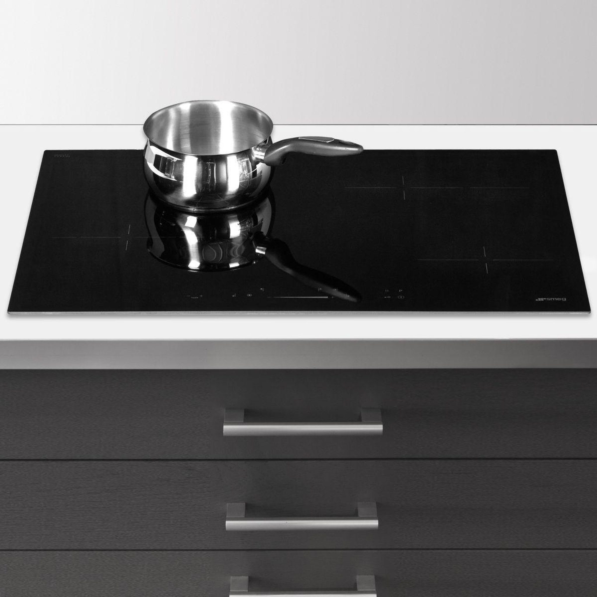 Voir la diapositive 3 : SMEG Plaque vitrocéramique SE484EMTD