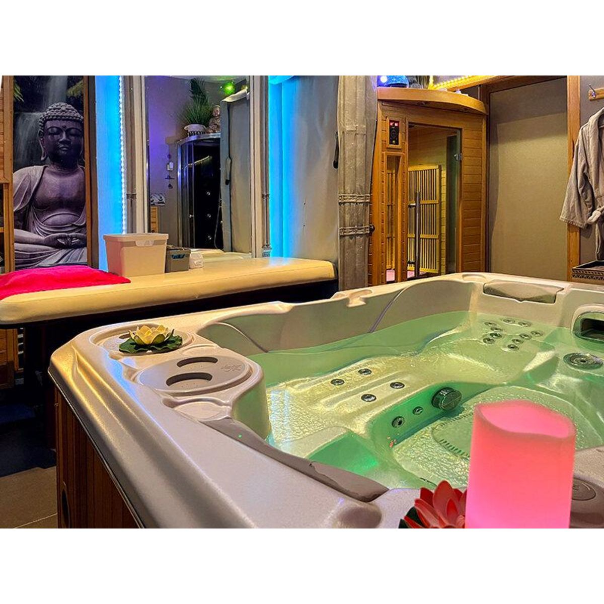 Smartbox Bien-être à Marseille : accès privatif au sauna ou bain bouillonnant et modelage de 30 min - Coffret Cadeau Bien-être