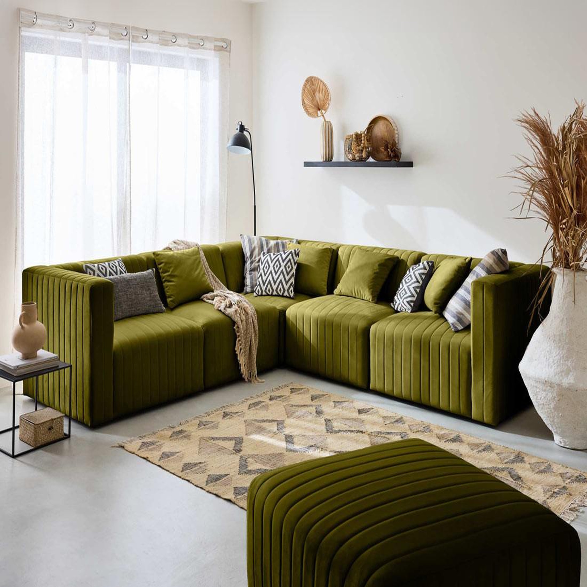 Voir la diapositive 1 : LISA DESIGN Nova - canapé modulable d'angle réversible - 6 places - avec pouf d'appoint - en velours