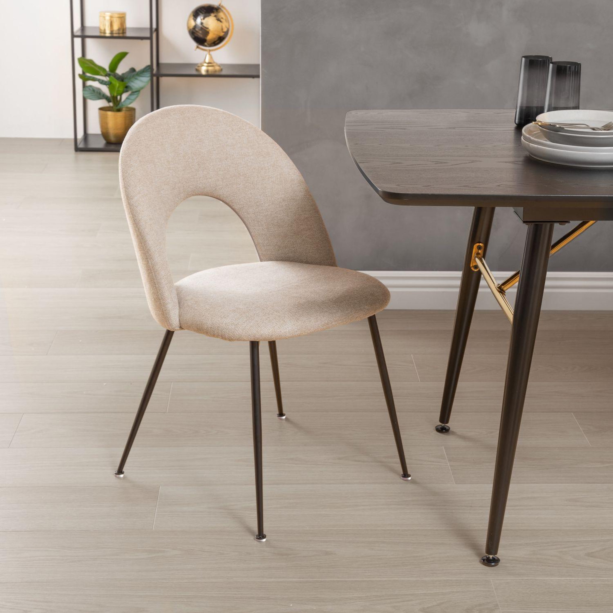 Voir la diapositive 2 : TOILINUX Lot de 4 chaises en tissu avec pieds métal raven - beige