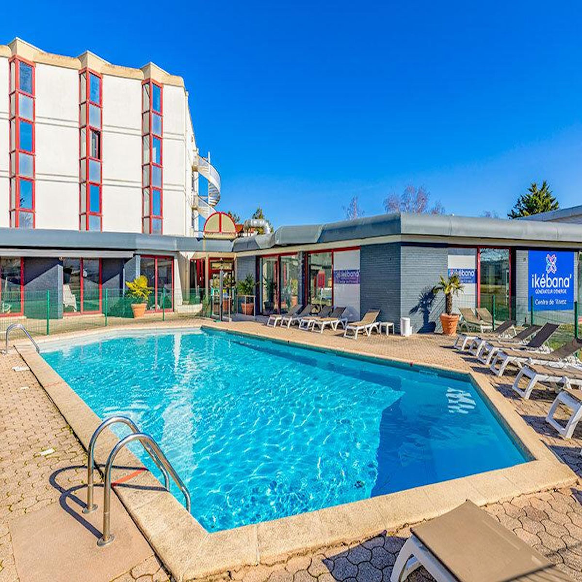 Smartbox Séjour de 2 jours en hôtel Mercure 4* près de Lyon avec apéritif et verre de vin - Coffret Cadeau Séjour