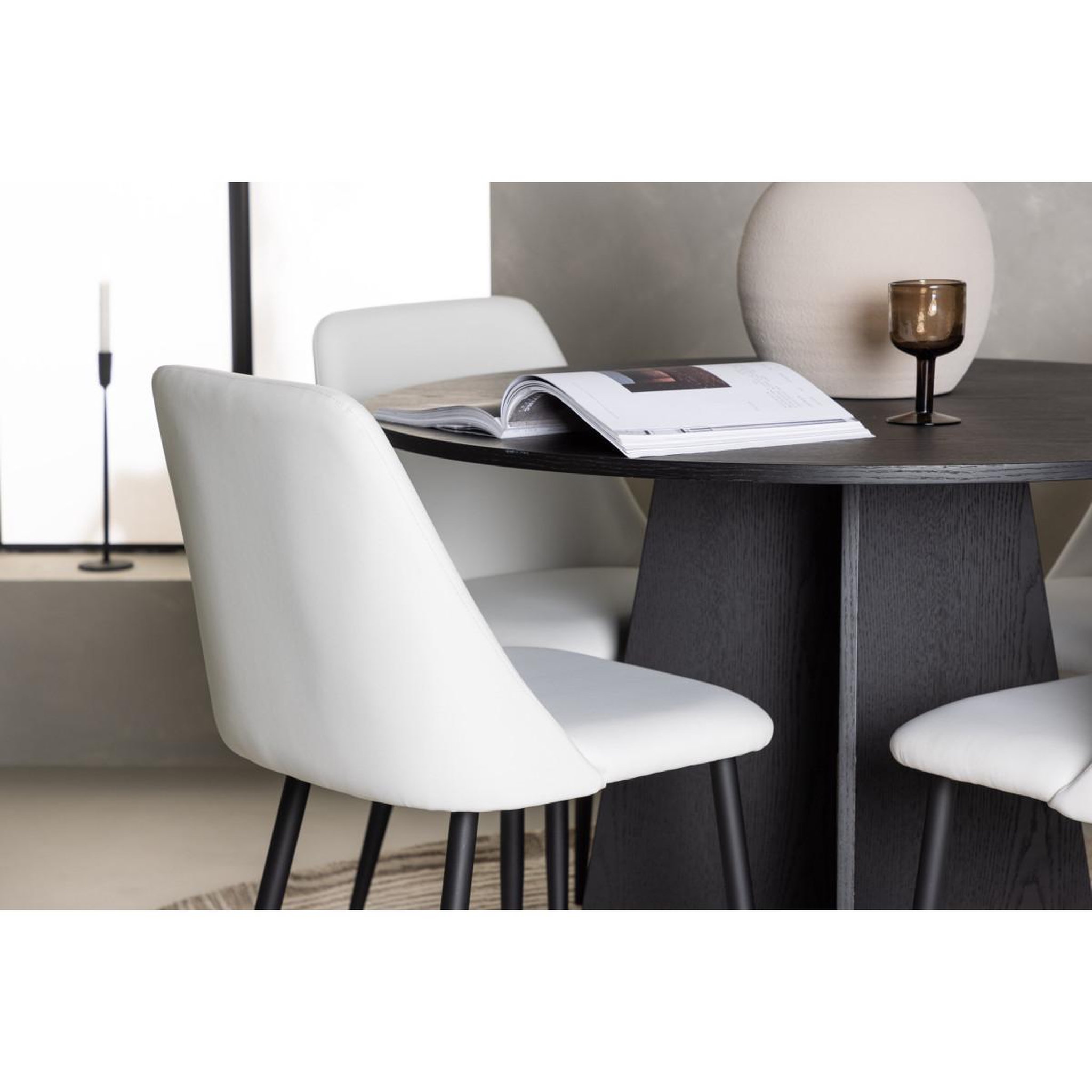 Voir la diapositive 4 : Paris Prix Ensemble table à manger & 4 chaises  bootcut & night  110cm blanc & noir