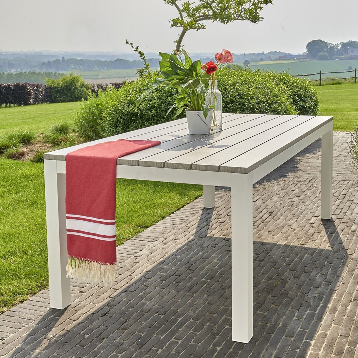 BOIS DESSUS BOIS DESSOUS Table de jardin en aluminium blanc et gris 8 pers.