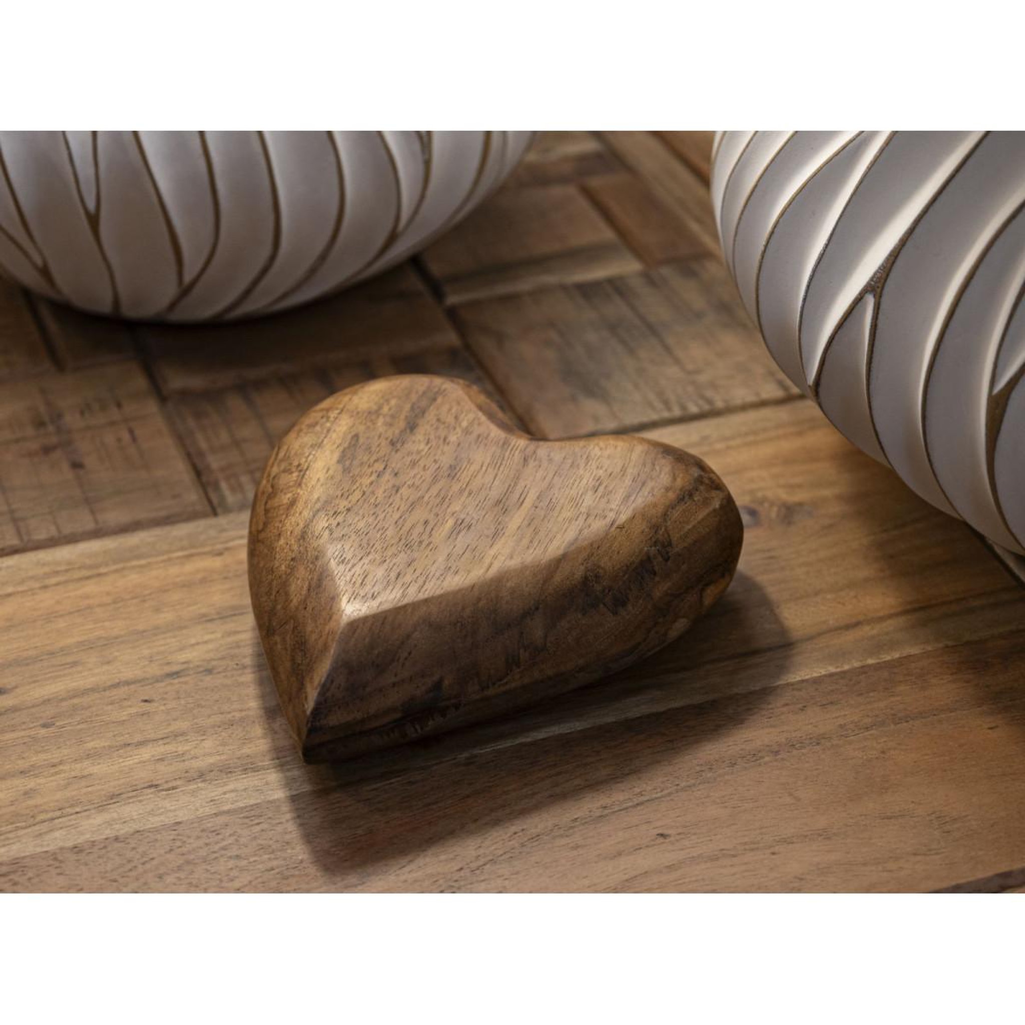Voir la diapositive 5 : Paris Prix Cœur déco en teck  haki  16cm naturel