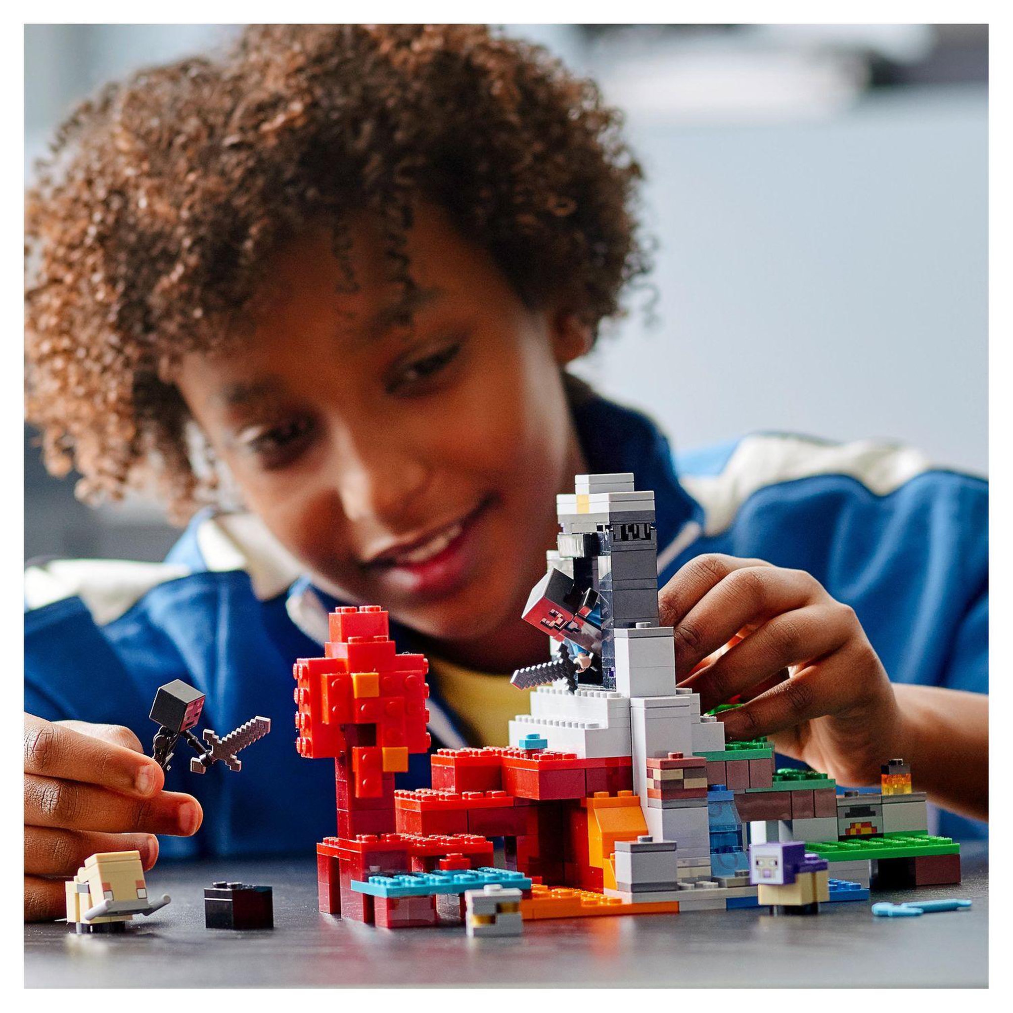 Voir la diapositive 7 : LEGO Minecraft 21172 - Le portail en ruine Jouet pour Enfants 8+ ans