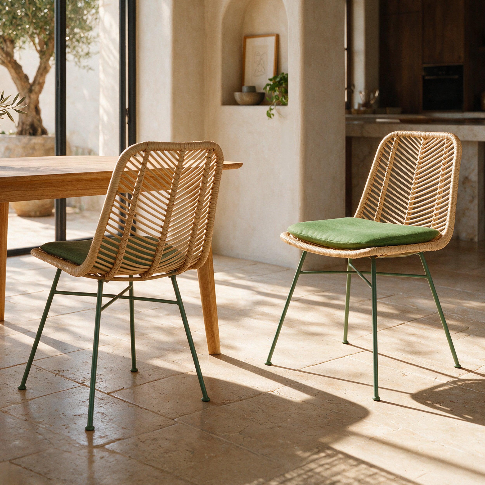 Voir la diapositive 2 : MAISON PAVANE Lot de 2 chaises en rotin et tissu vert olive -tamara