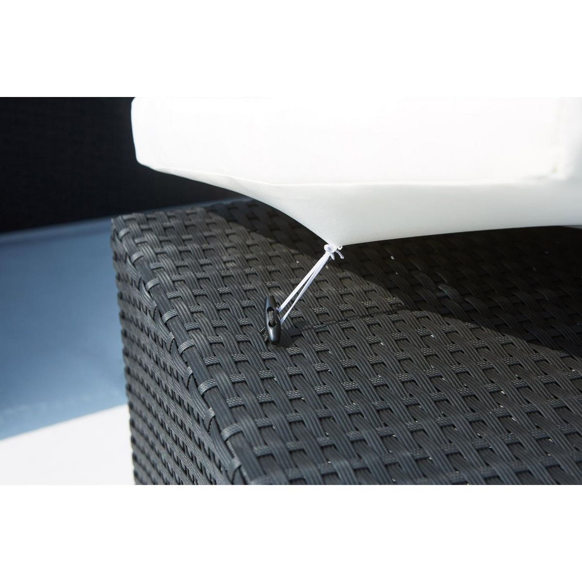 CONCEPT USINE Table et chaises 8 places encastrables en résine noir-blanc MONACO