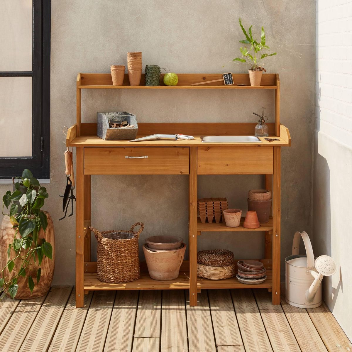 SWEEEK Table de rempotage en bois Capucine. 1 tiroir. 2 étagères. 1 évier. crochets