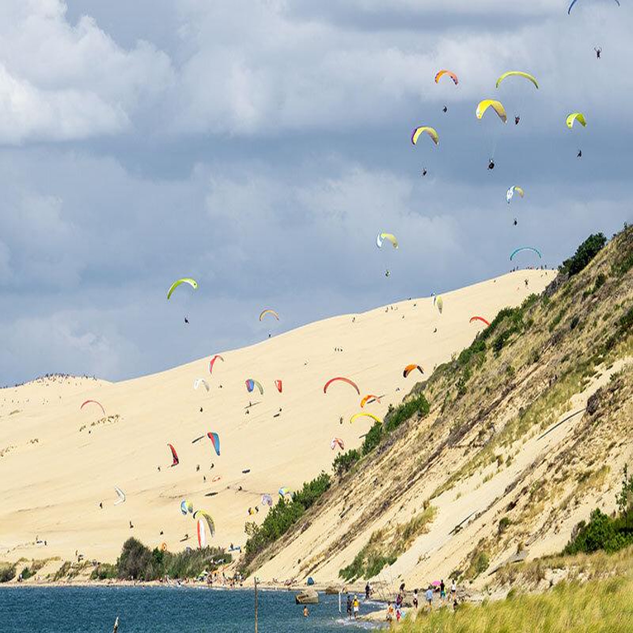 Voir la diapositive 2 : Smartbox Vol en parapente sur la dune du Pilat avec vidéo et photos du vol - Coffret Cadeau Sport & Aventure