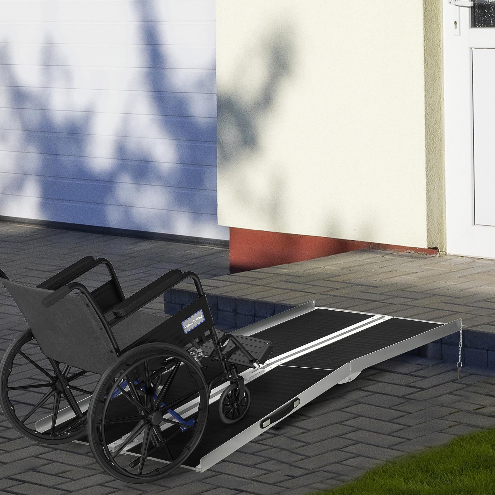 Voir la diapositive 2 : HOMCOM Rampe de fauteuil roulant rampe de chargement rampe d'accès antidérapante pliable avec bordures de sécurité max. 270 kg dim. 183l x 73,5l cm alu. Noir