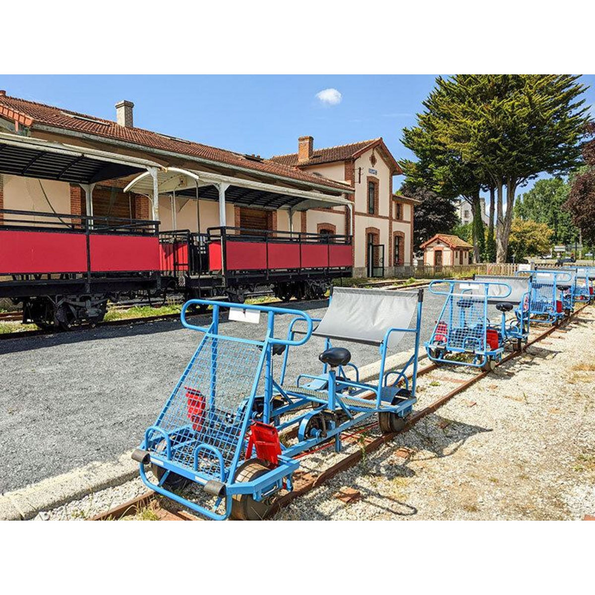 Smartbox Journée à la campagne : 10 km en vélorail au sud de Saint-Brieuc pour 4 personnes - Coffret Cadeau Sport & Aventure