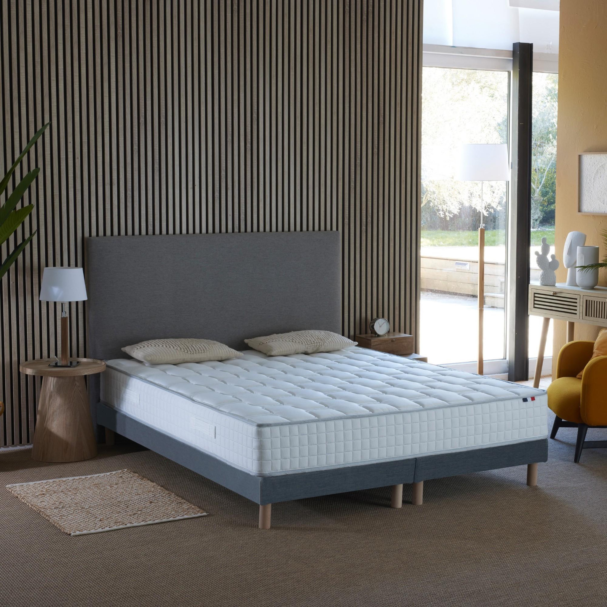 Voir la diapositive 1 : IDLITERIE Ensemble literie : matelas à ressorts COSMOS et sommier - qualité française