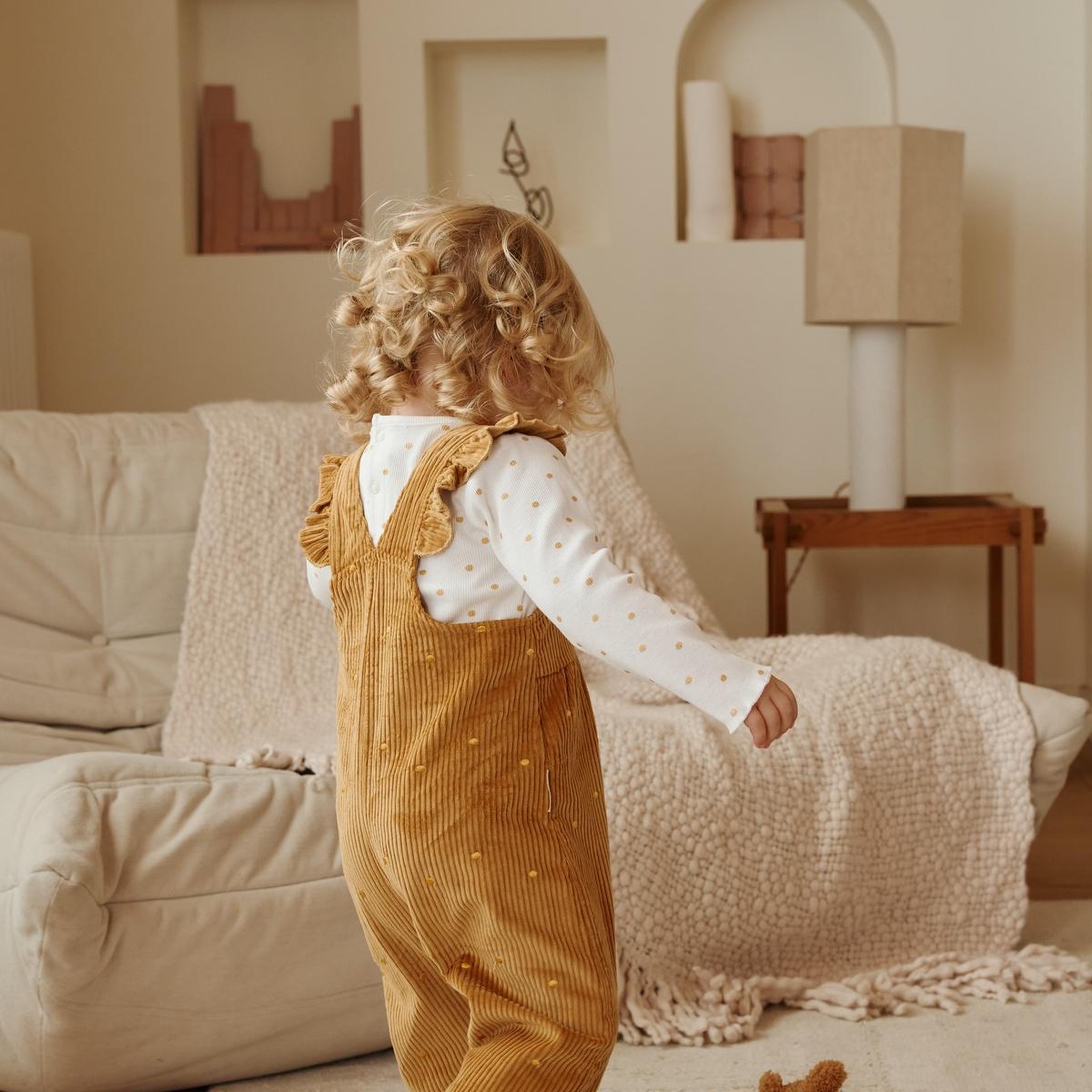 Voir la diapositive 4 : Petit Béguin Salopette bébé en velours côtelé swan