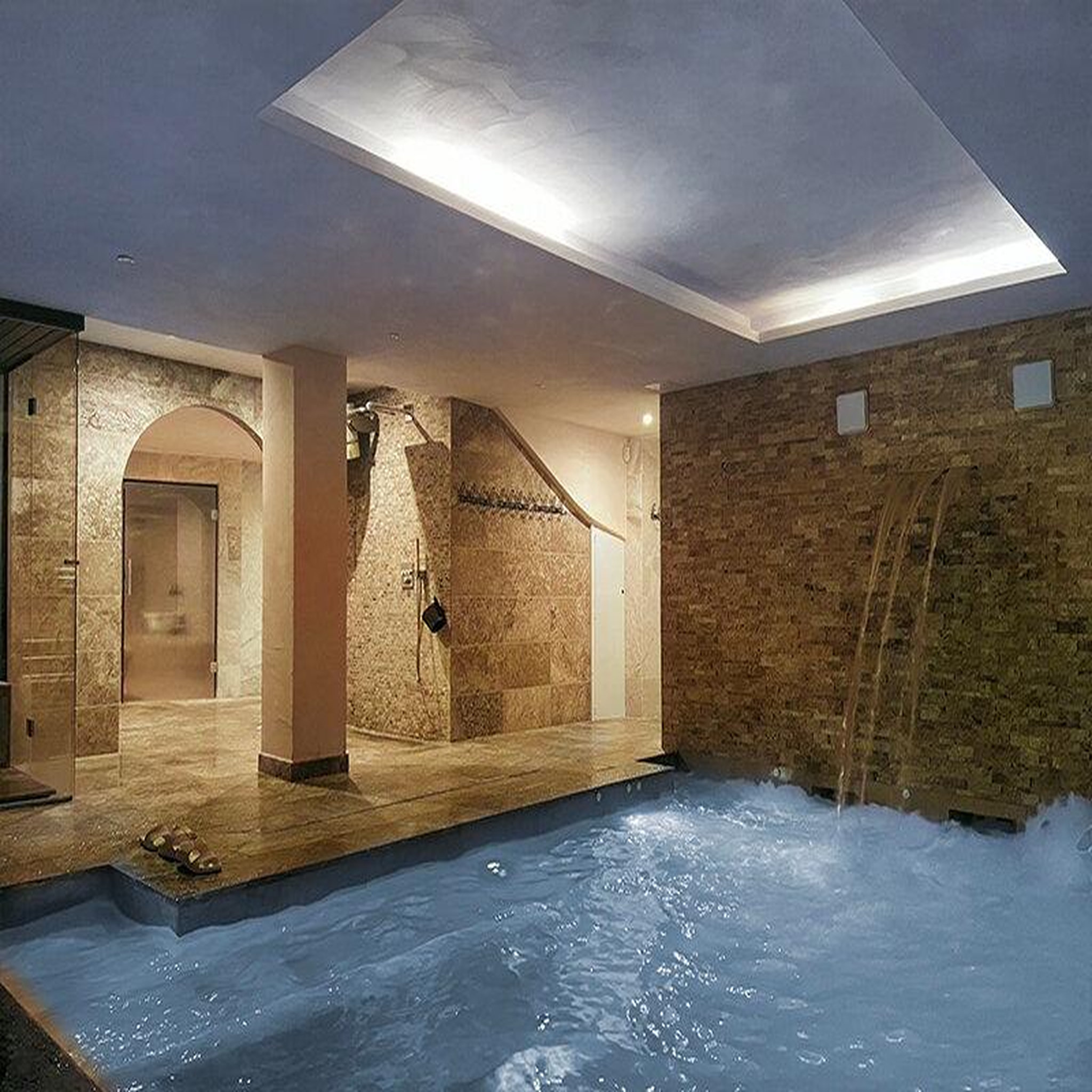 Voir la diapositive 4 : Smartbox Spa à bagnolet : gommage visage et corps, piscine, hammam et sauna avec pause gourmande - coffret cadeau bien-être