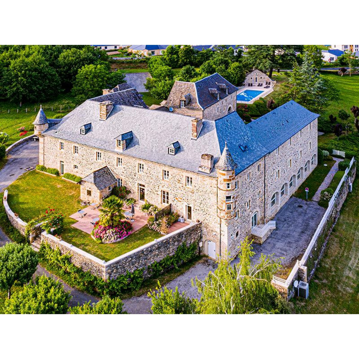 Smartbox Escapade en famille de 2 jours en suite dans un château de l'Aubrac - Coffret Cadeau Séjour