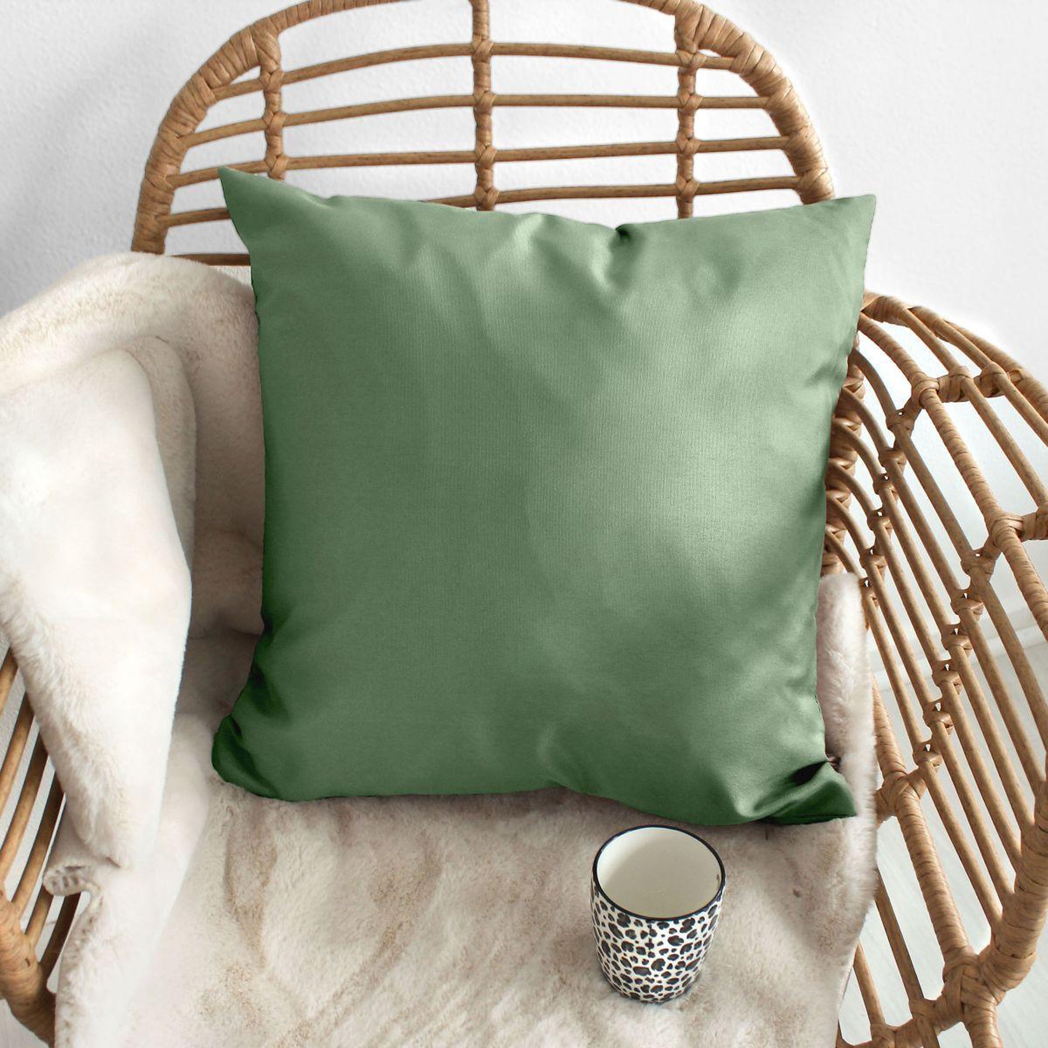 Voir la diapositive 2 : ENJOY HOME Coussin déco uni  basic  40x40cm vert argile