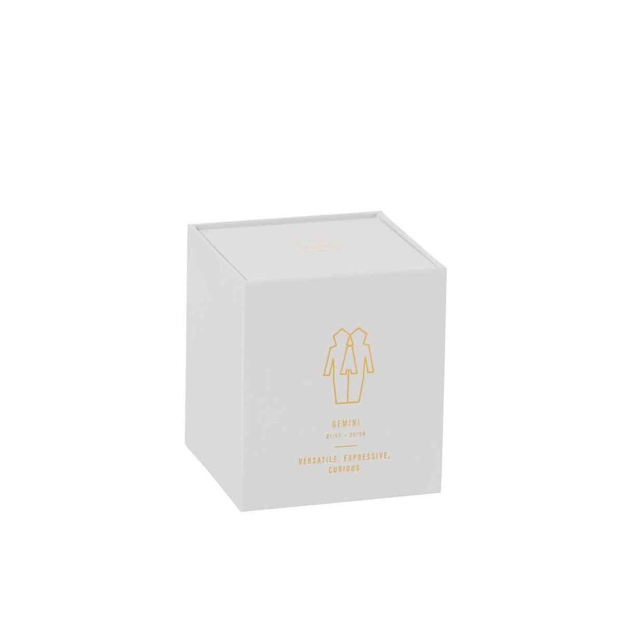 Voir la diapositive 2 : J-LINE Bougie parfumée  gémeaux  10cm sapphire amber tea