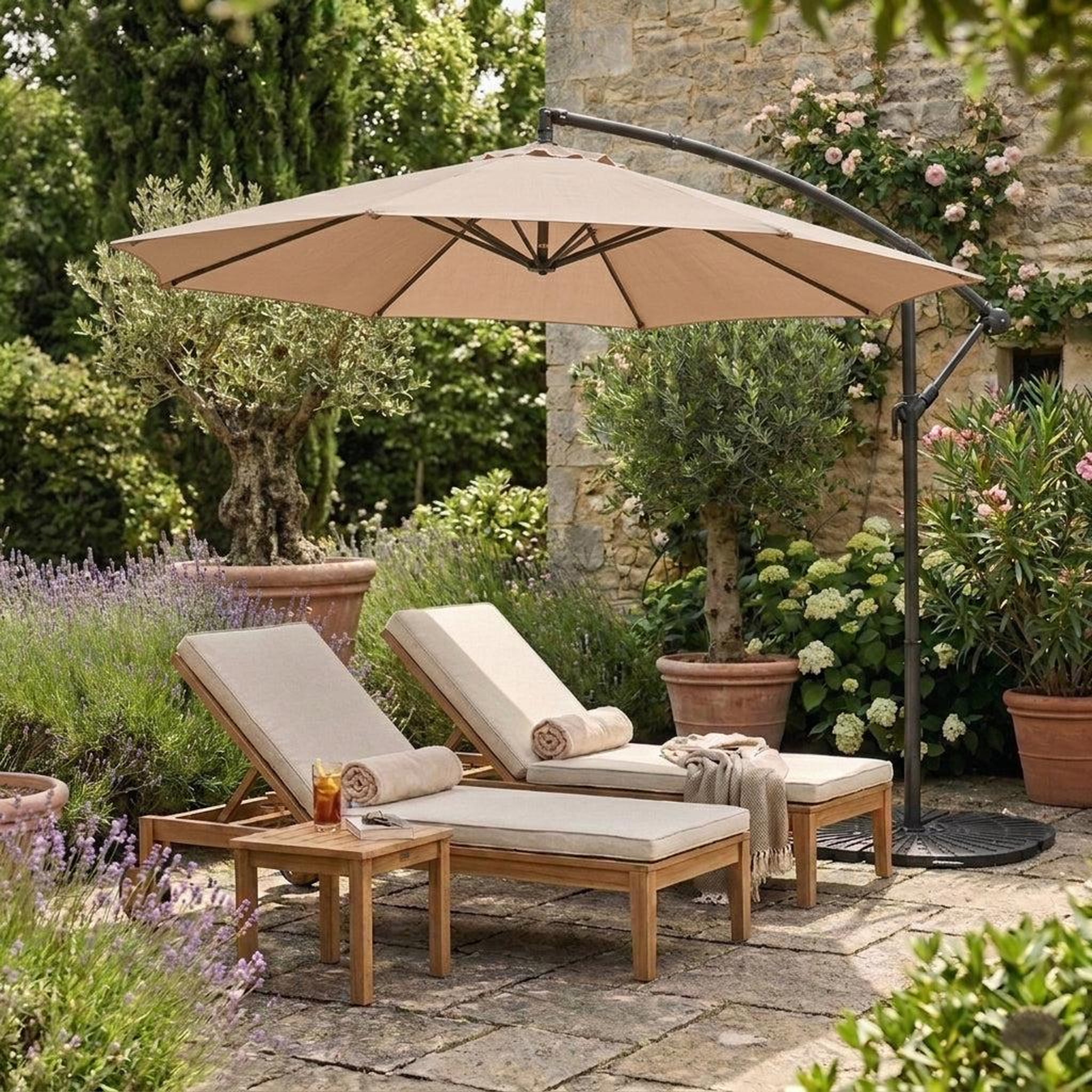 Voir la diapositive 4 : Monster Parasol Banane à Mât Déporté 3 m & 4 Pieds en Éventail