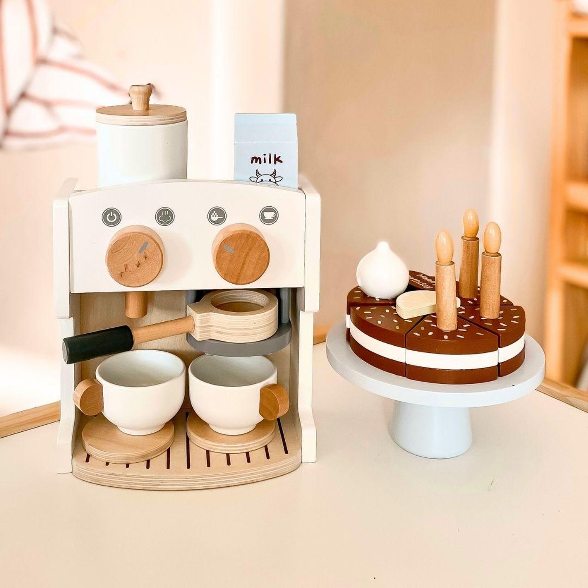 Voir la diapositive 2 : MAMABRUM Machine a Cafe Bois Enfant Mamabrum Theiere 7 Pcs Jouet Dinette 16x9x17 cm 3 Ans