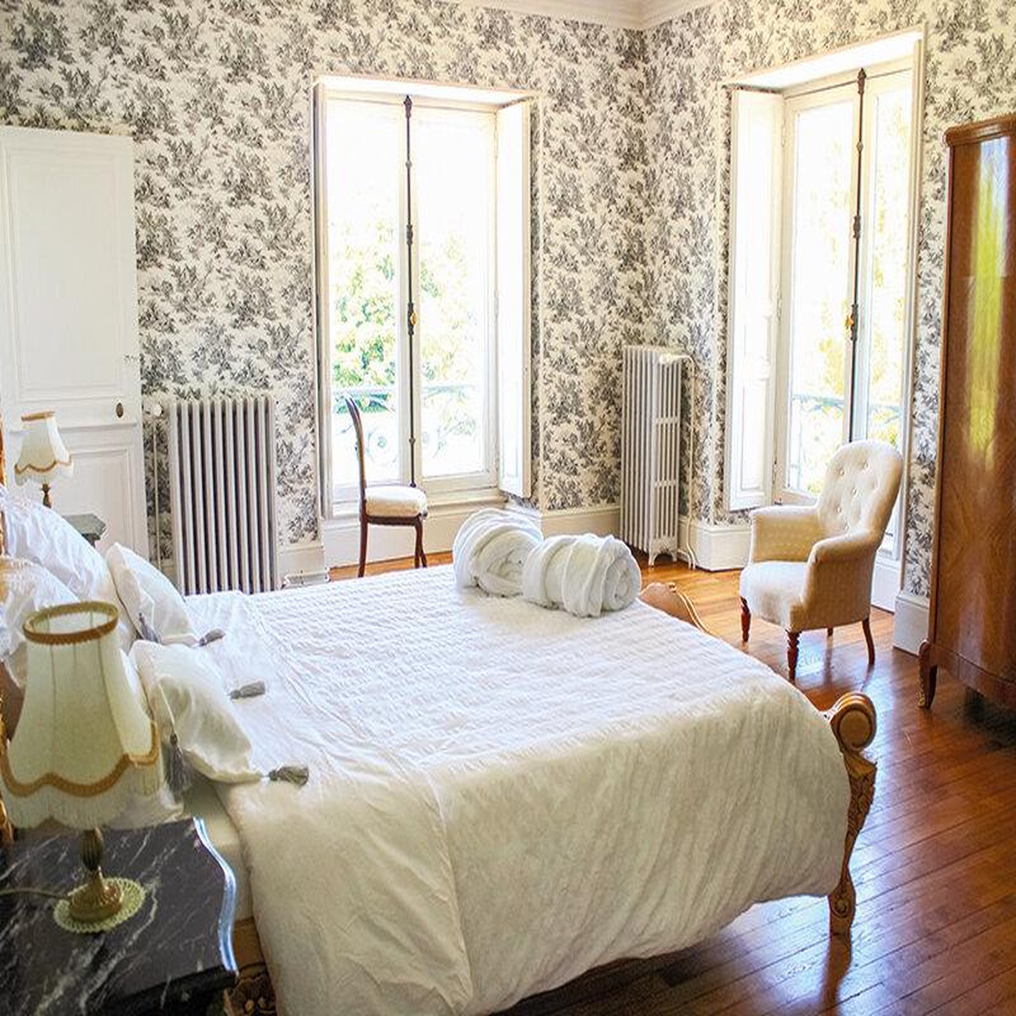 Voir la diapositive 2 : Smartbox 2 jours avec dîner gourmet et champagne dans un château près de bourges - coffret cadeau séjour