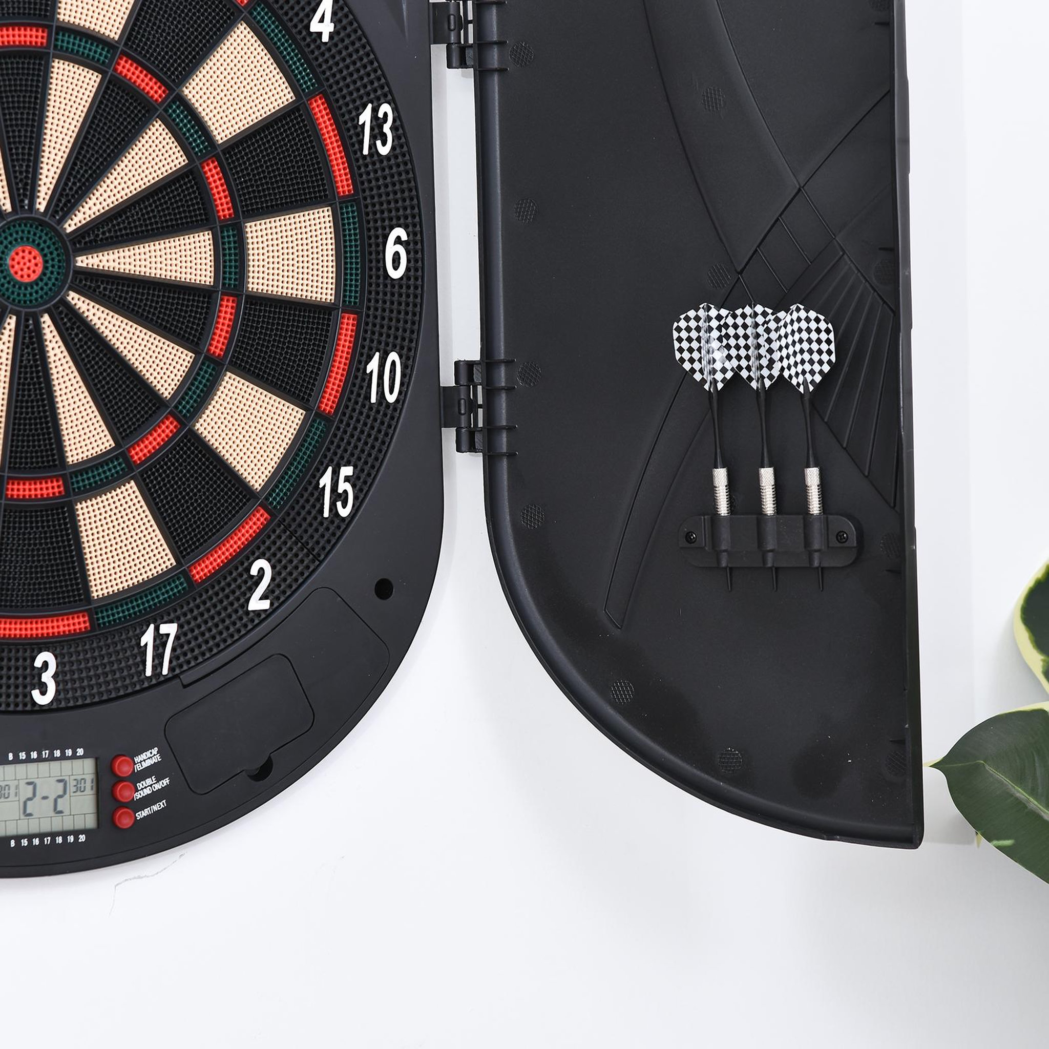 Voir la diapositive 3 : HOMCOM Cible jeu de fléchettes électronique refermable 26 jeux jusqu'à 8 joueurs affichage LCD haut-parleur noir