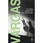 UNE ENQUETE DU COMMISSAIRE ADAMSBERG : UN PEU PLUS LOIN SUR LA DROITE, Vargas Fred