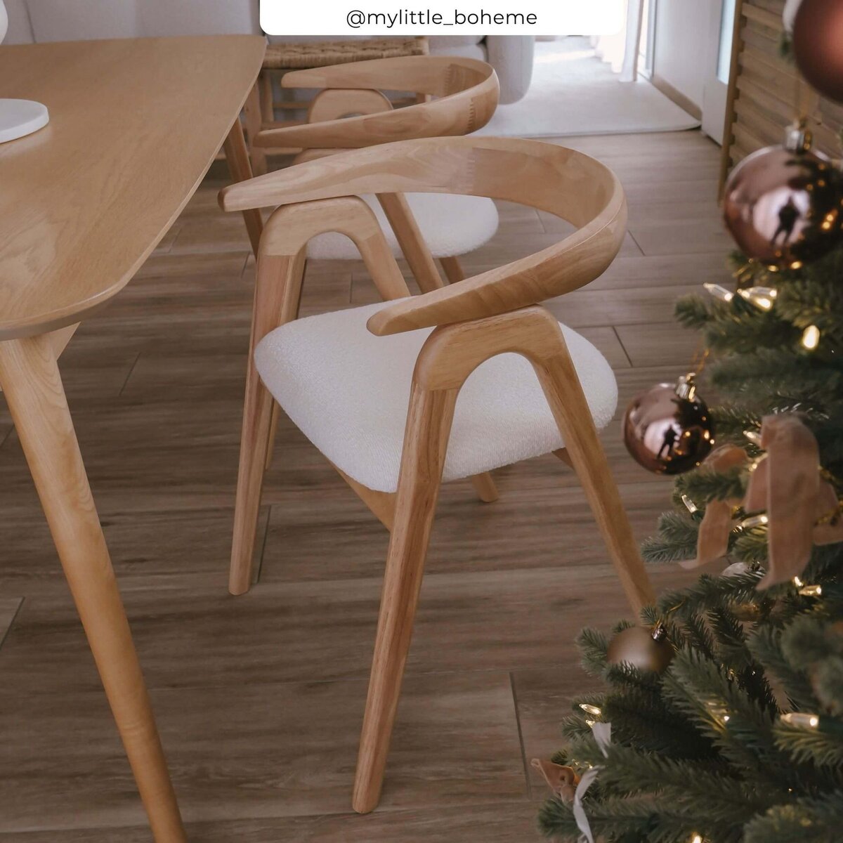 Rendez vous déco Chaise en bois d'hévéa foncé et tissu bouclé crème - Hawa