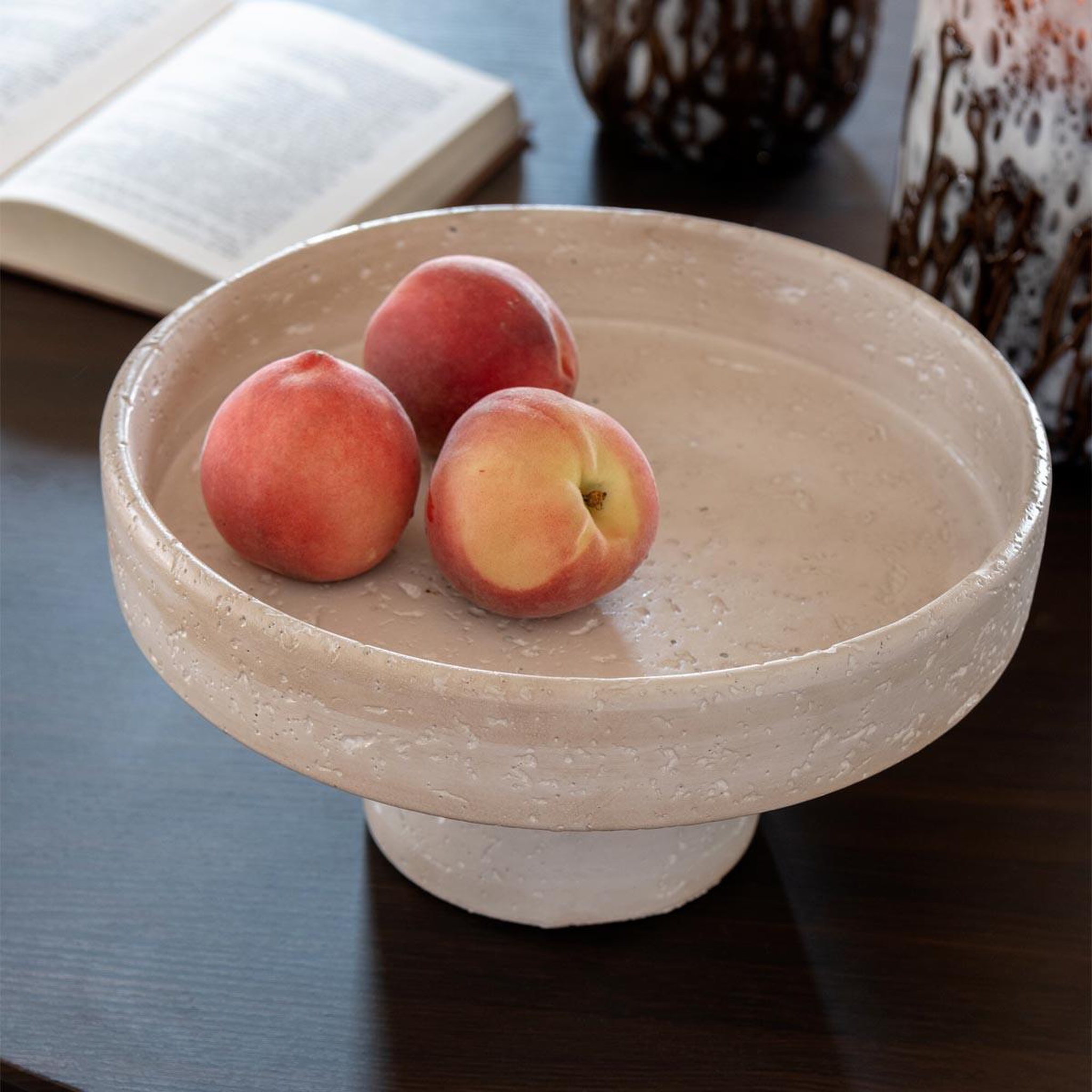 Voir la diapositive 3 : J-LINE Plateau déco en ciment  olina  28cm crème