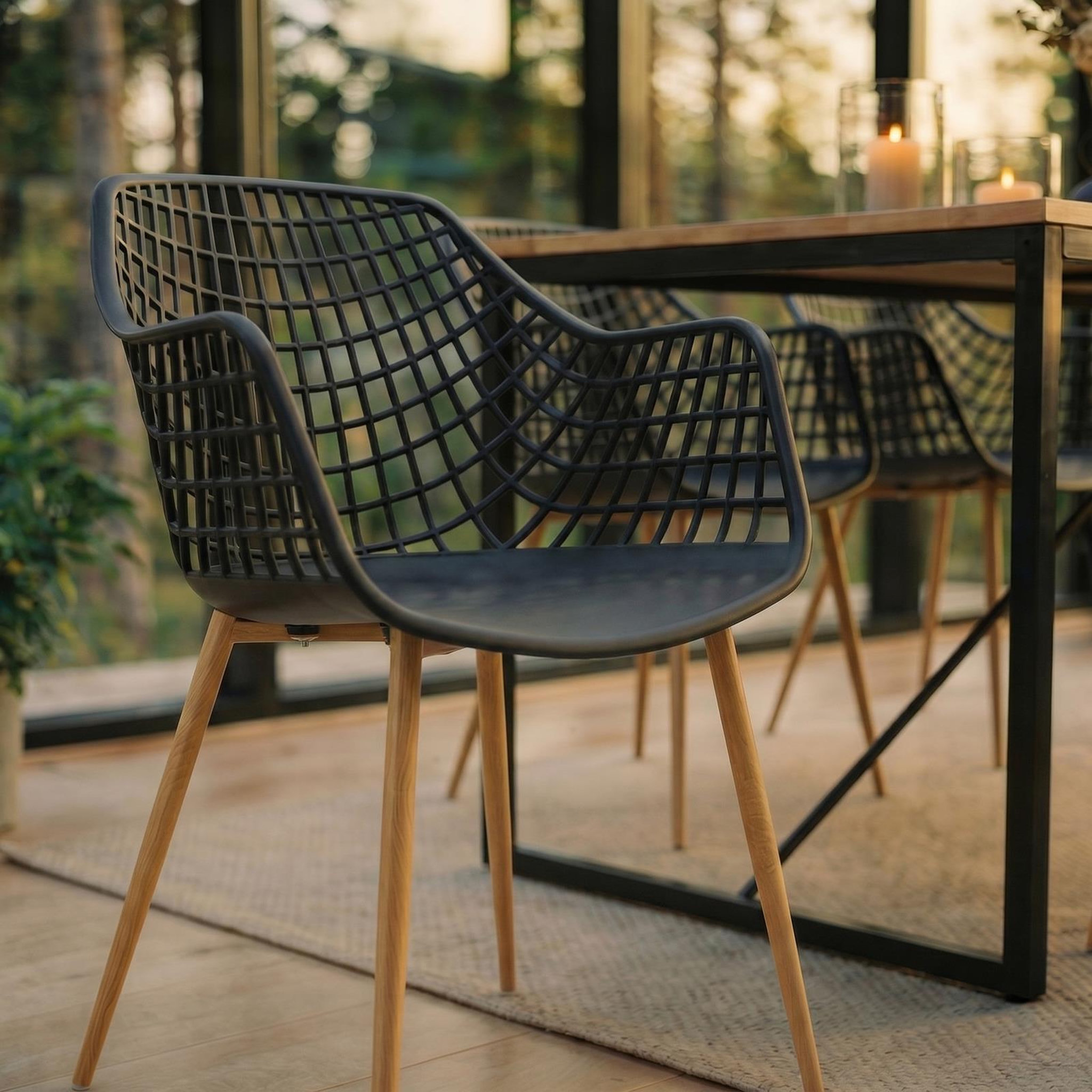 Voir la diapositive 3 : IDIMEX Lot de 4 chaises LUCIA, en plastique