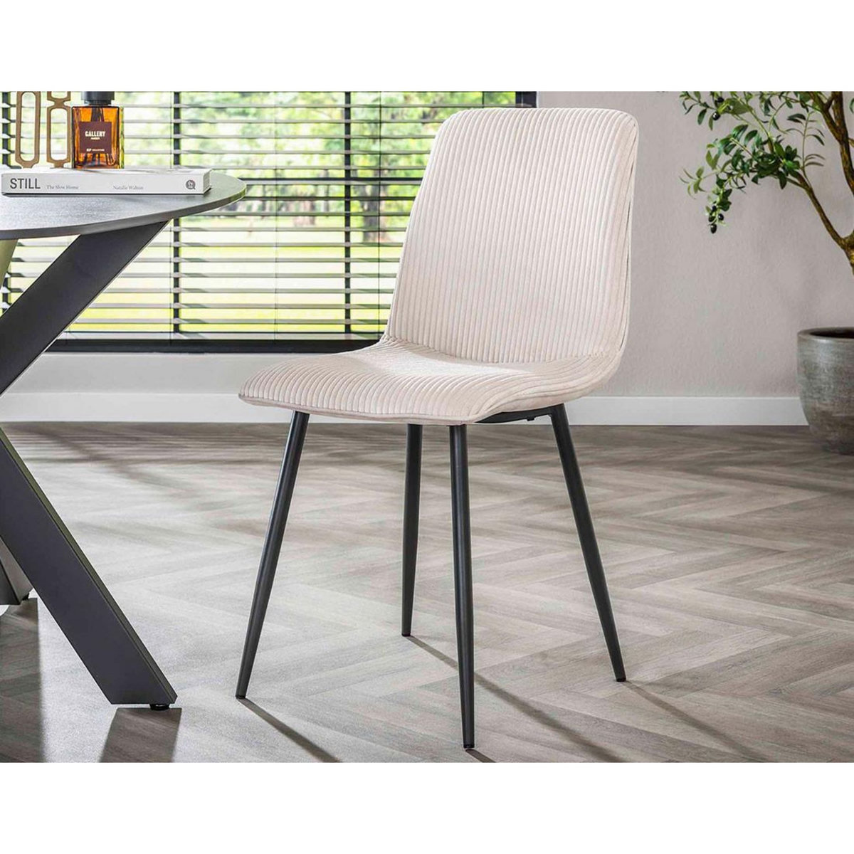 LISA DESIGN Iris - lot de 4 chaises - en velours côtelé et velours