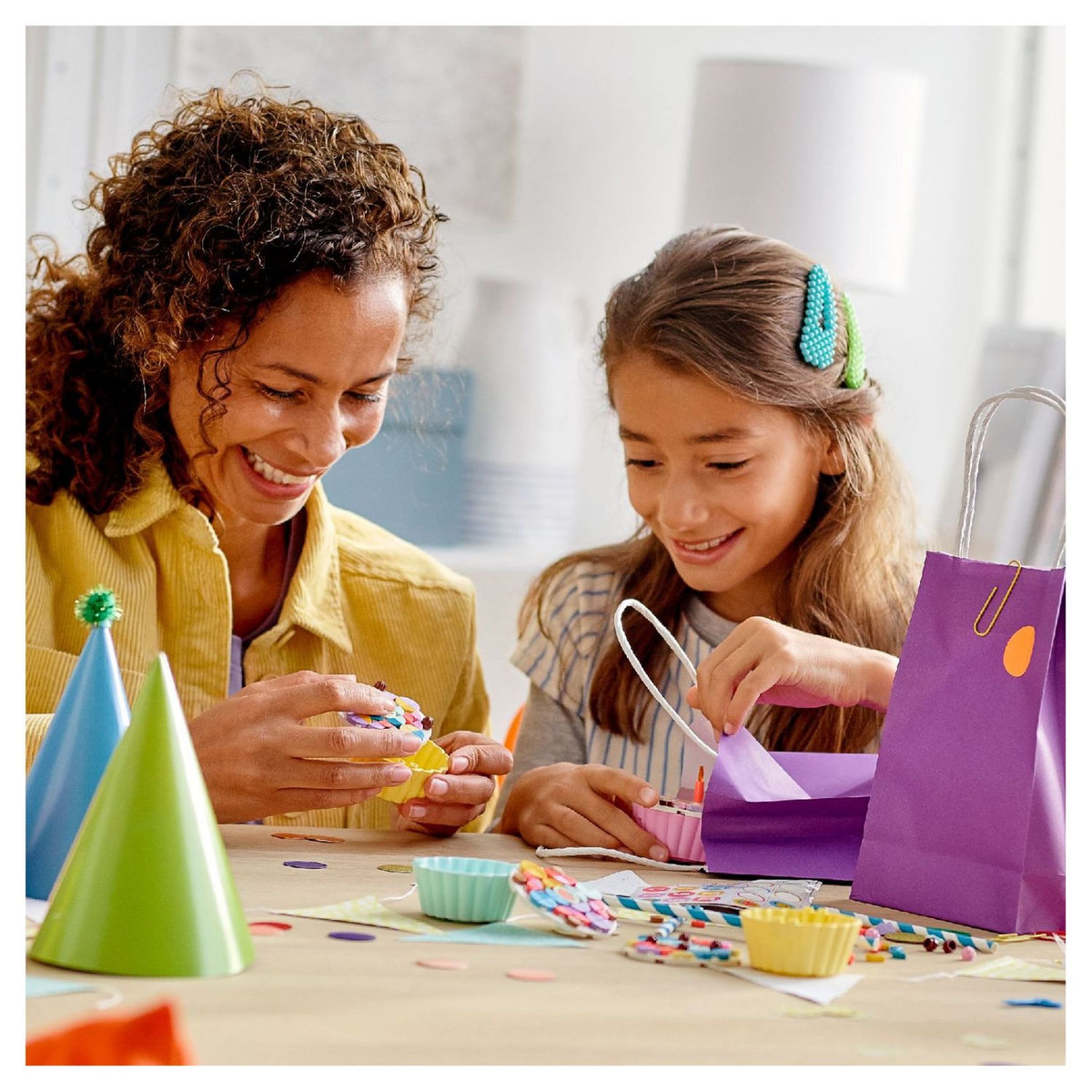 LEGO DOTS 41926 Kit Créatif de Fête avec Cupcakes, Décoration d'Anniversaire, Bricolage