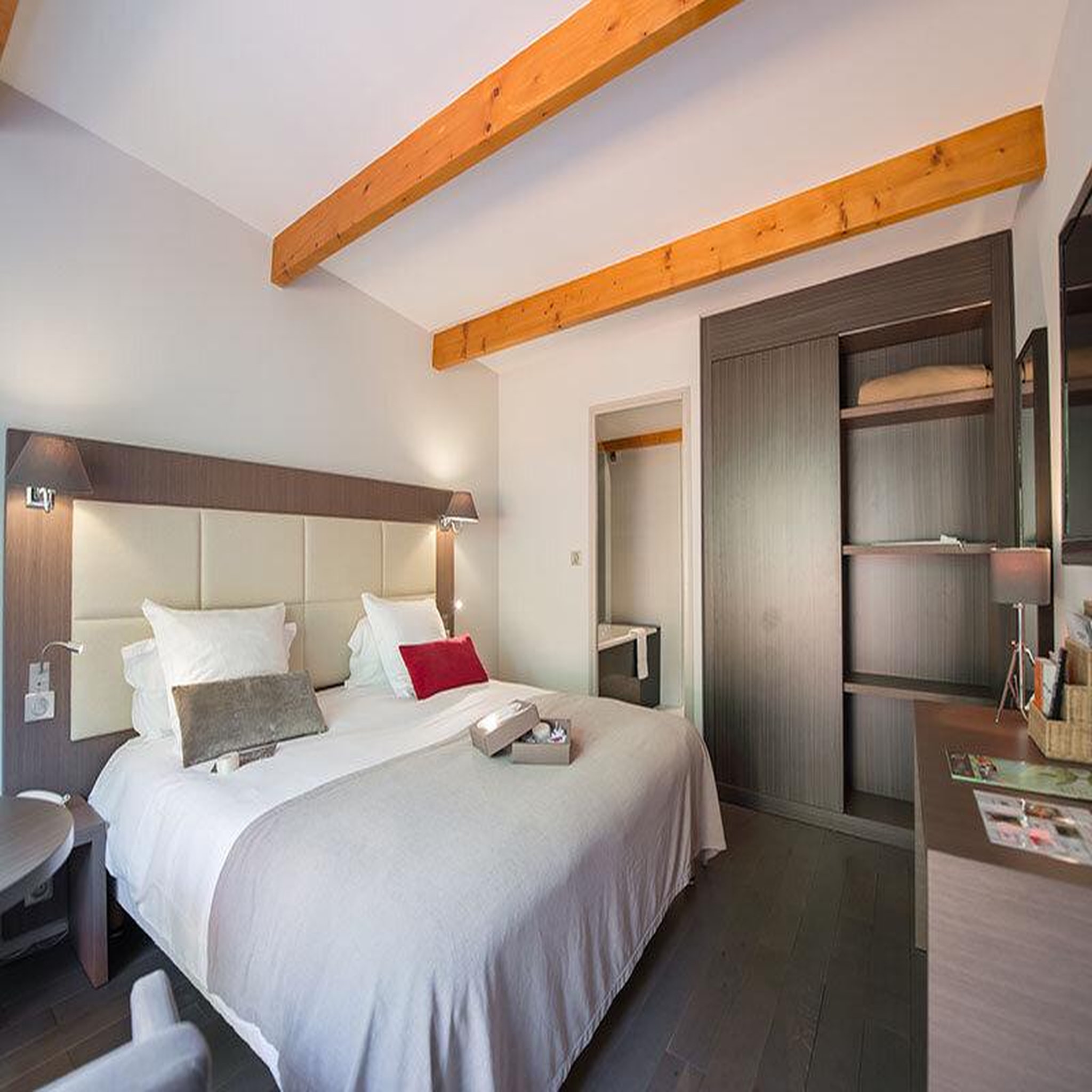 Voir la diapositive 6 : Smartbox 3 jours avec vol en montgolfière pour 2 au-dessus des châteaux de la loire - coffret cadeau multi-thèmes