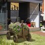 OUTSUNNY Porte-plantes charrette - jardinière design chariot - dim. 120L x 53l x 55H cm - bois sapin traité carbonisation