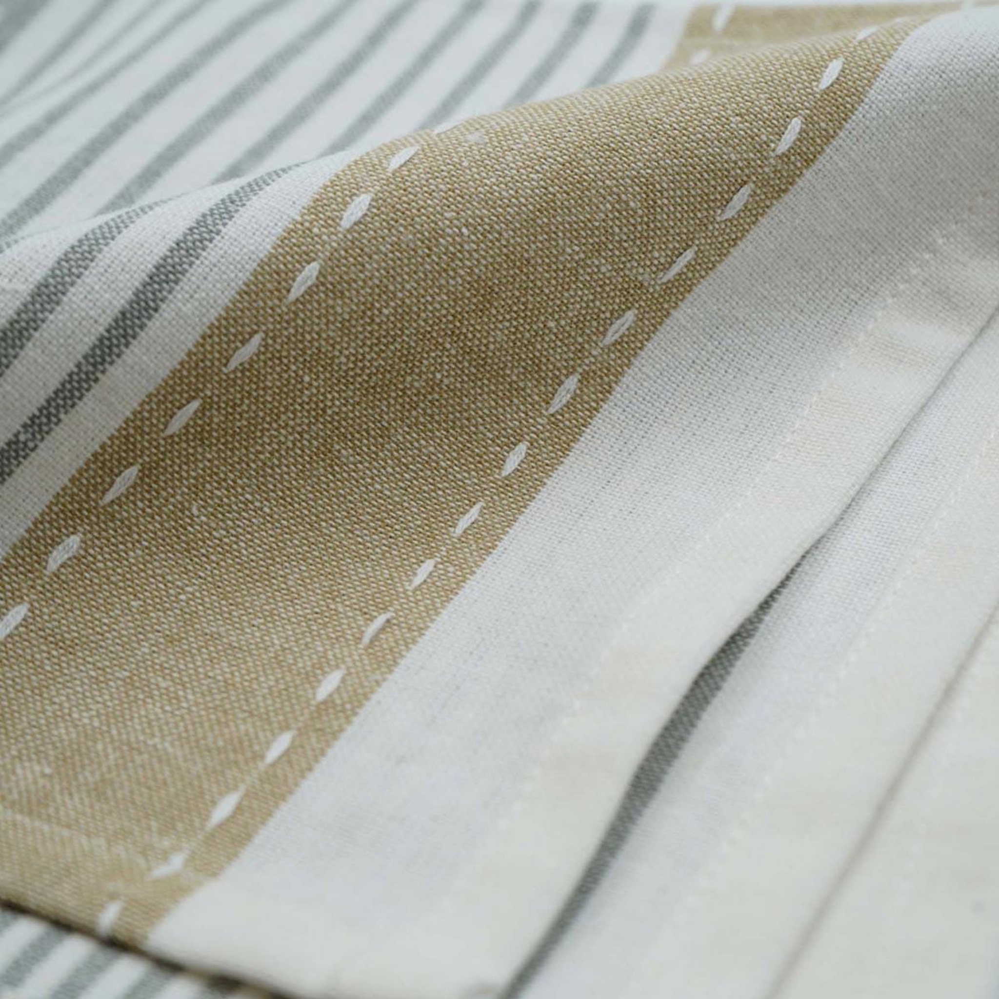 Voir la diapositive 2 : Douceur d'Intérieur Lot de 3 serviettes de table  iliade  40x40cm gris
