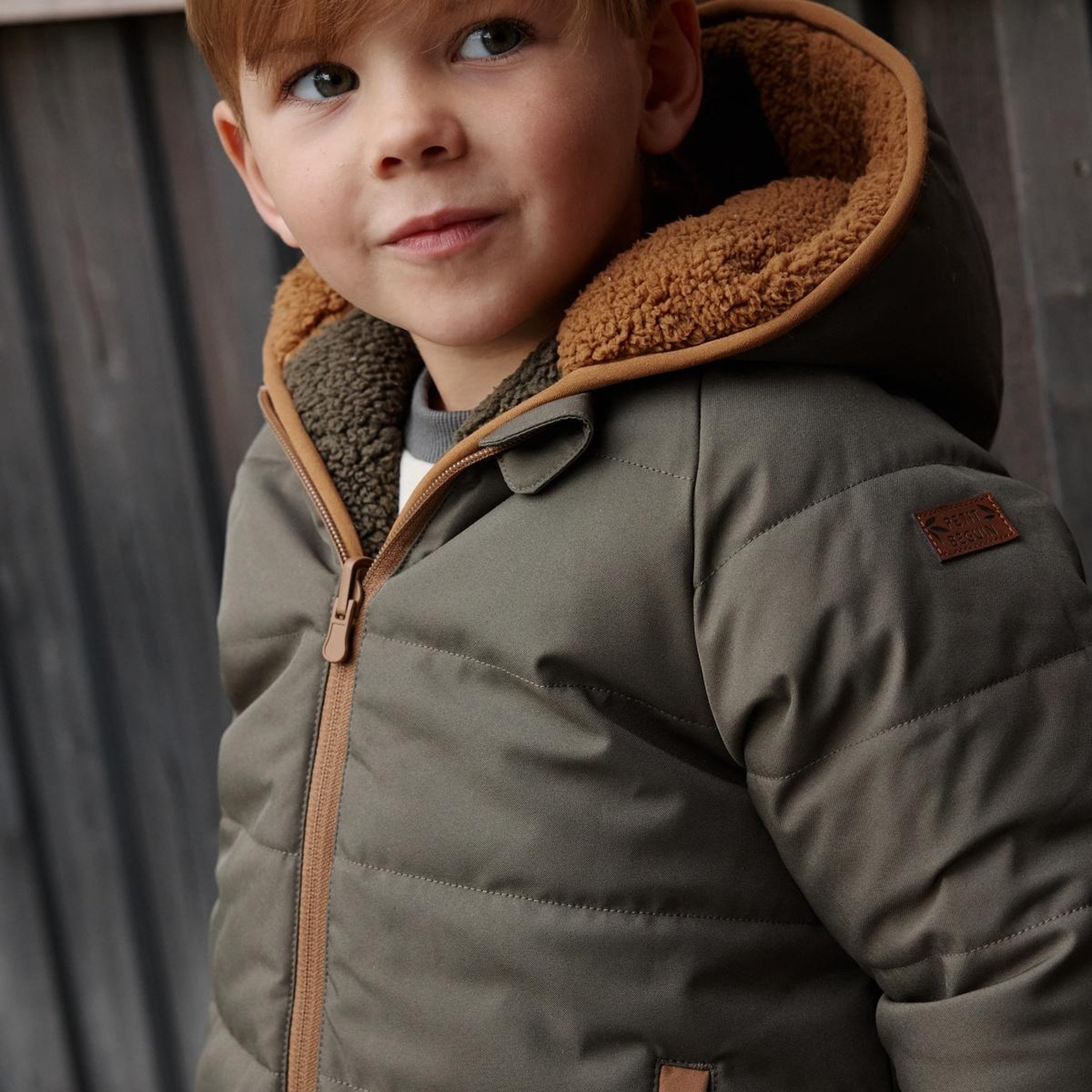 Voir la diapositive 5 : PETIT BEGUIN Doudoune réversible enfant avec capuche Arthur