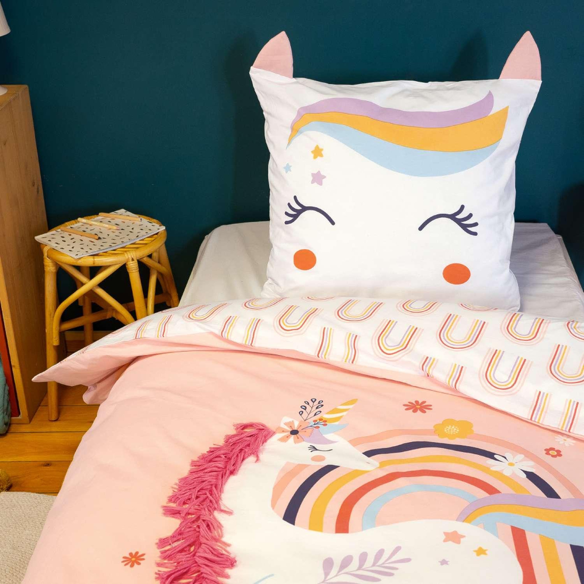 Voir la diapositive 3 : COTE DECO Parure de lit enfant Licorne avec oreilles rembourrées - 100% coton 57 fils/cm² - 140 x 200 cm