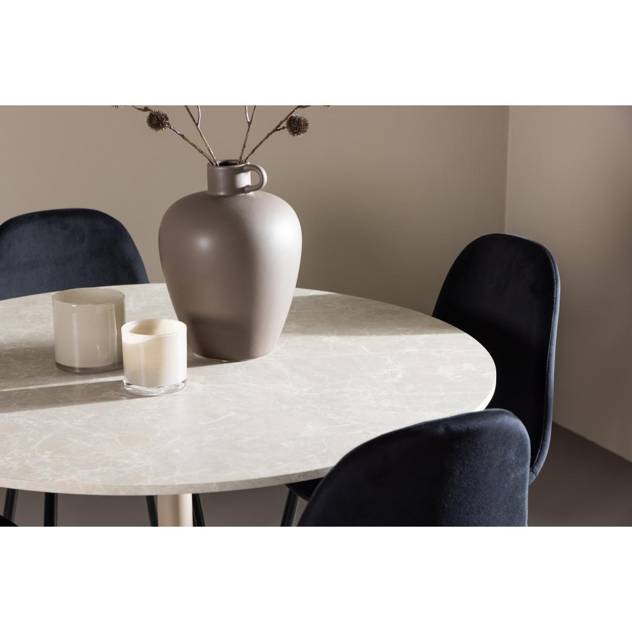 Voir la diapositive 5 : Paris Prix Ensemble table à manger & 4 chaises  lycke & polar  110cm beige & noir