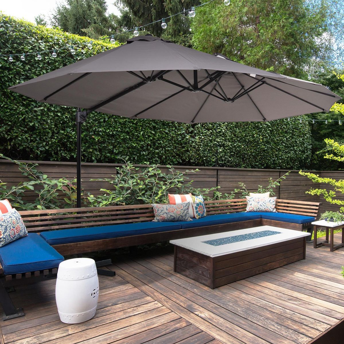 OUTSUNNY Parasol déporté grande taille XXL inclinable dim. 4,4L x 2,7l x 2,5H m piètement en acier inclus polyester gris