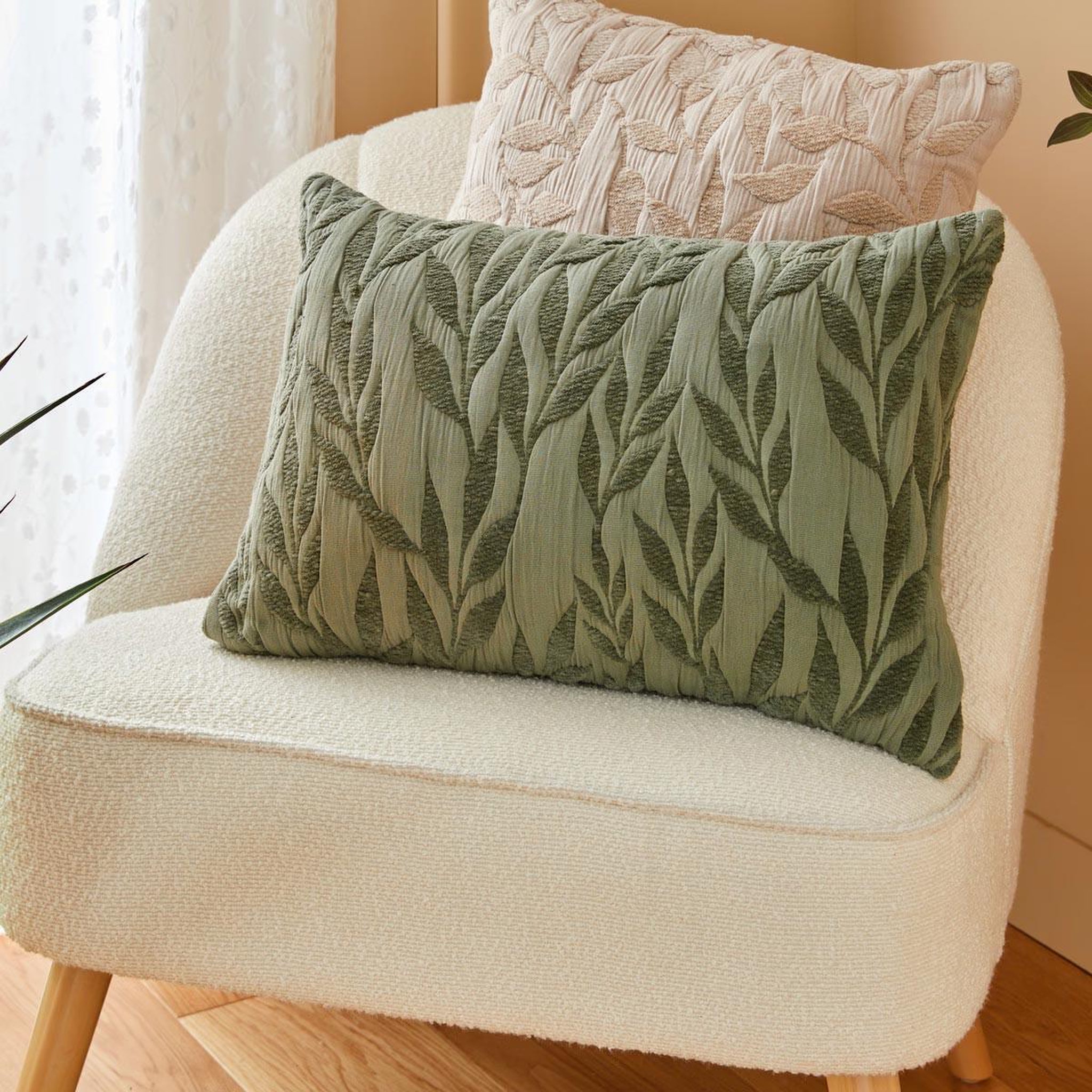 Voir la diapositive 4 : ATMOSPHERA Coussin déco jacquard  lethon  38x58cm vert clair